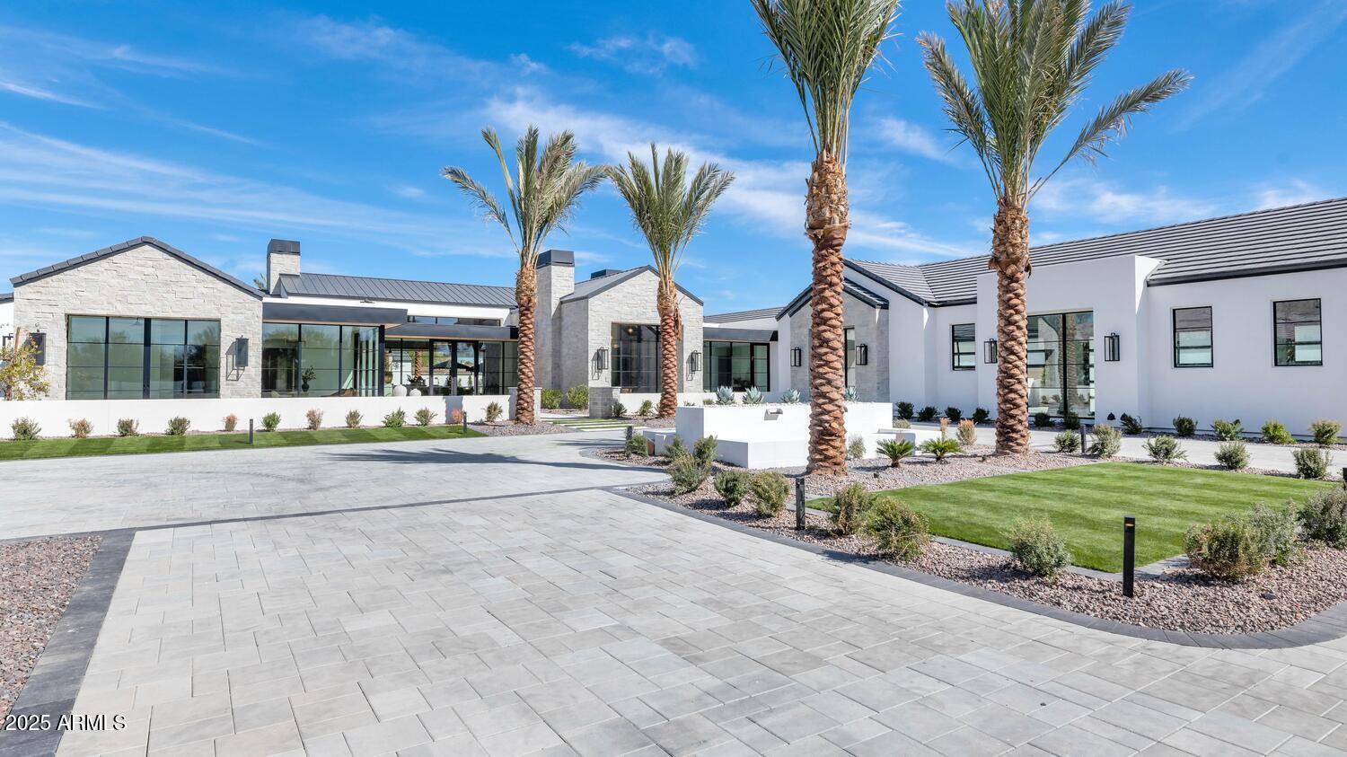 6836 E HUMMINGBIRD Lane