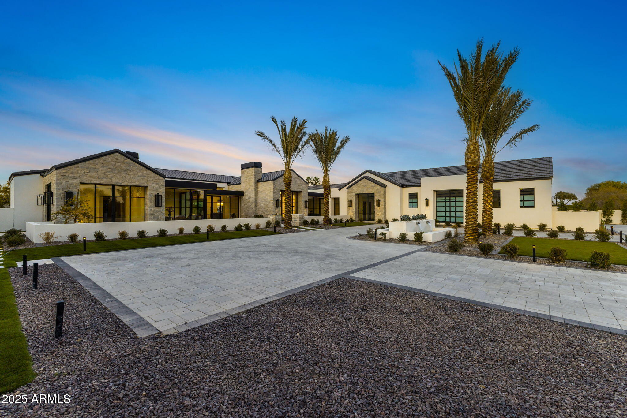 6836 E HUMMINGBIRD Lane