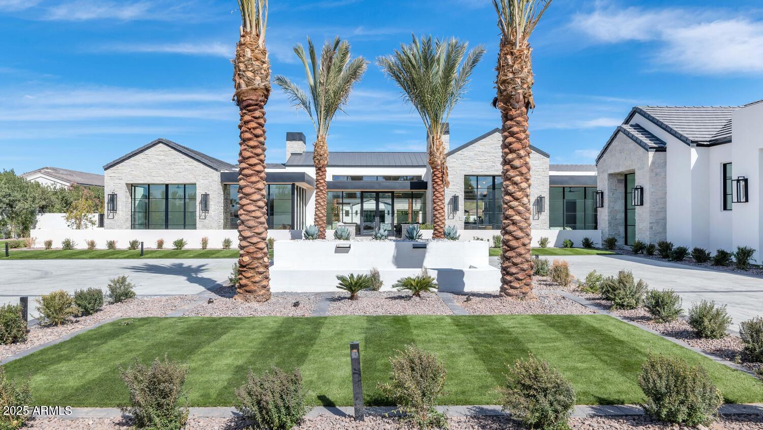 6836 E HUMMINGBIRD Lane