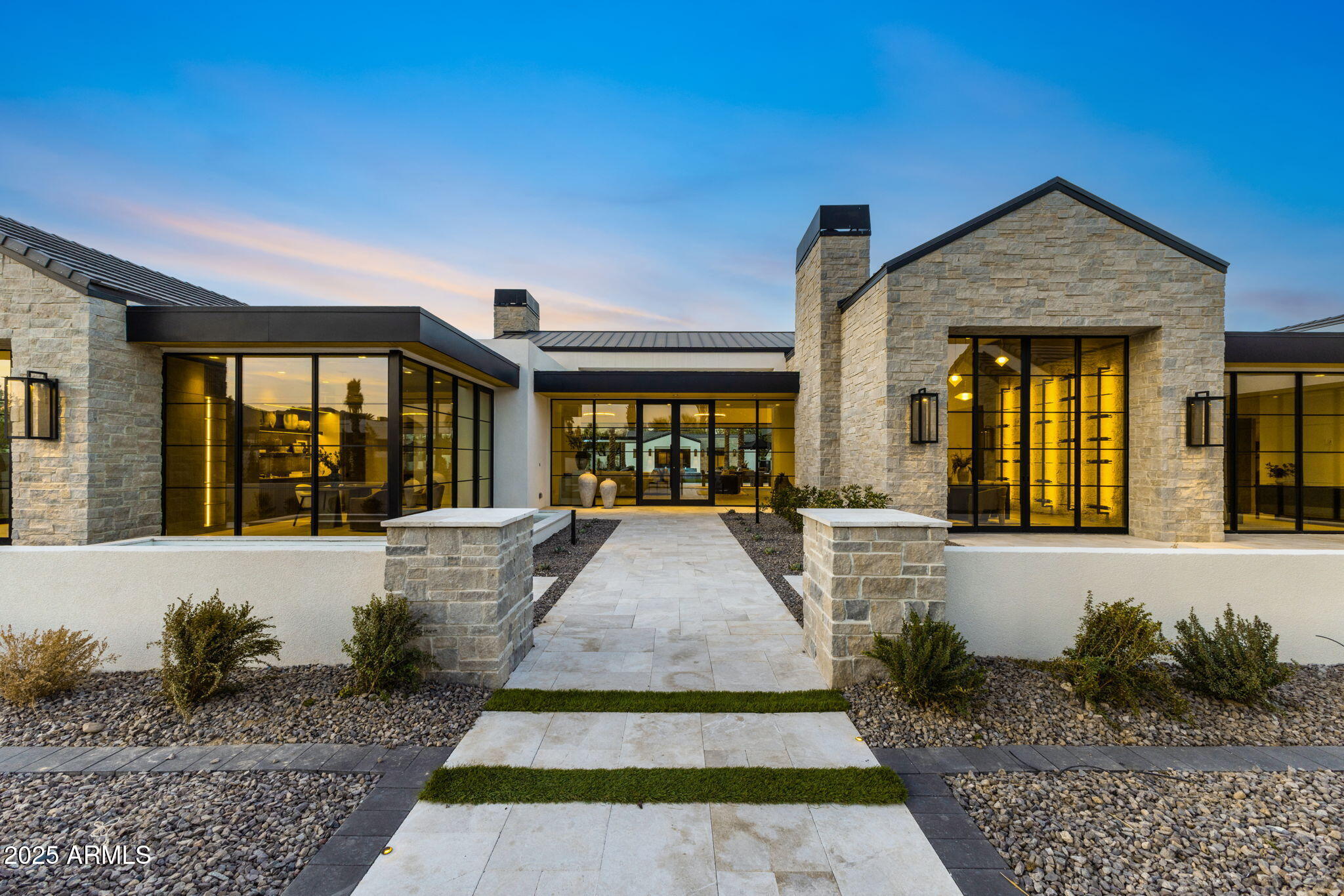 6836 E HUMMINGBIRD Lane