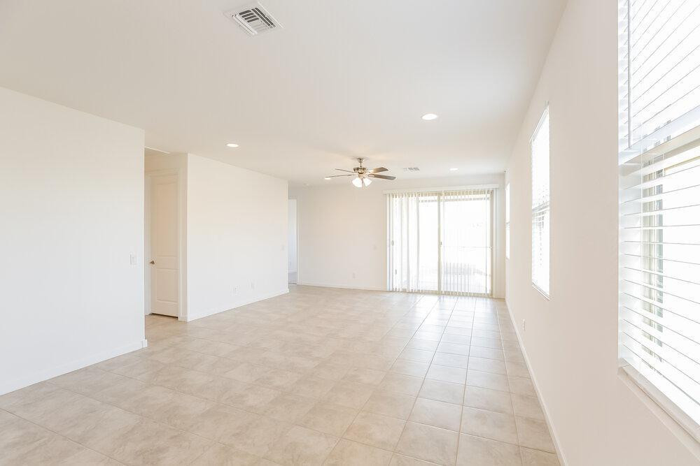 17484 W Sunnyslope Lane