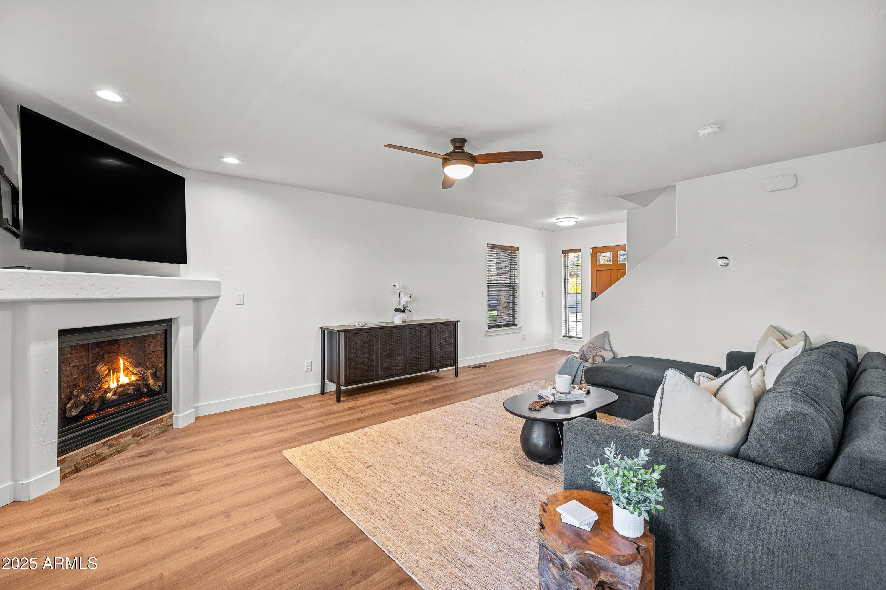 MOUNTAIN OAKS - Residential