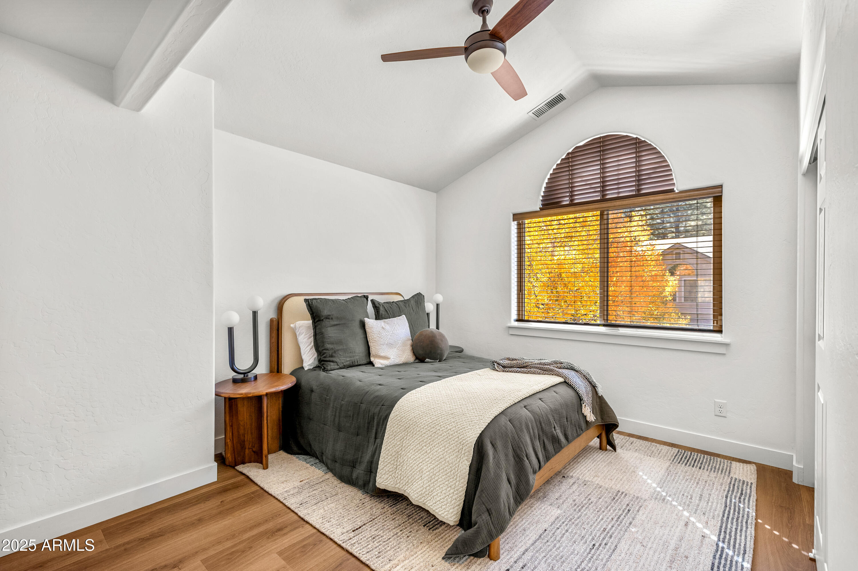 MOUNTAIN OAKS - Residential