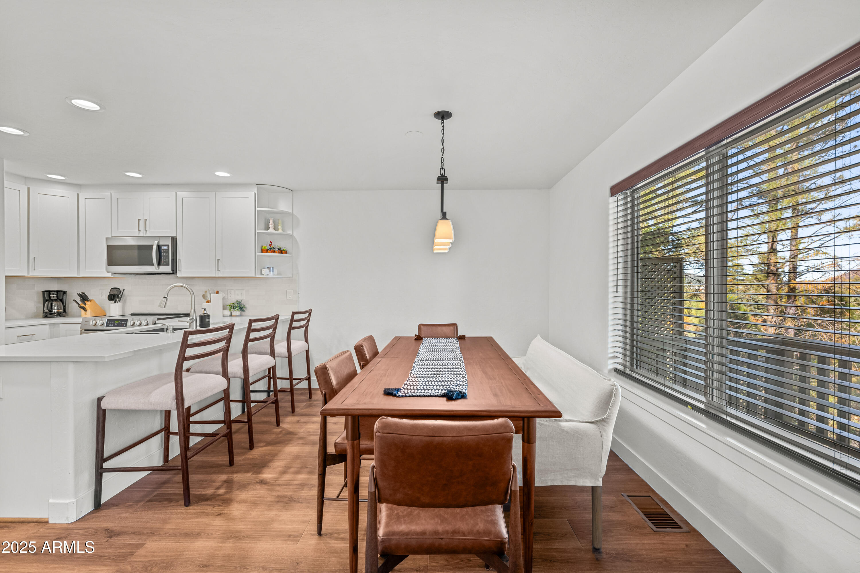 MOUNTAIN OAKS - Residential