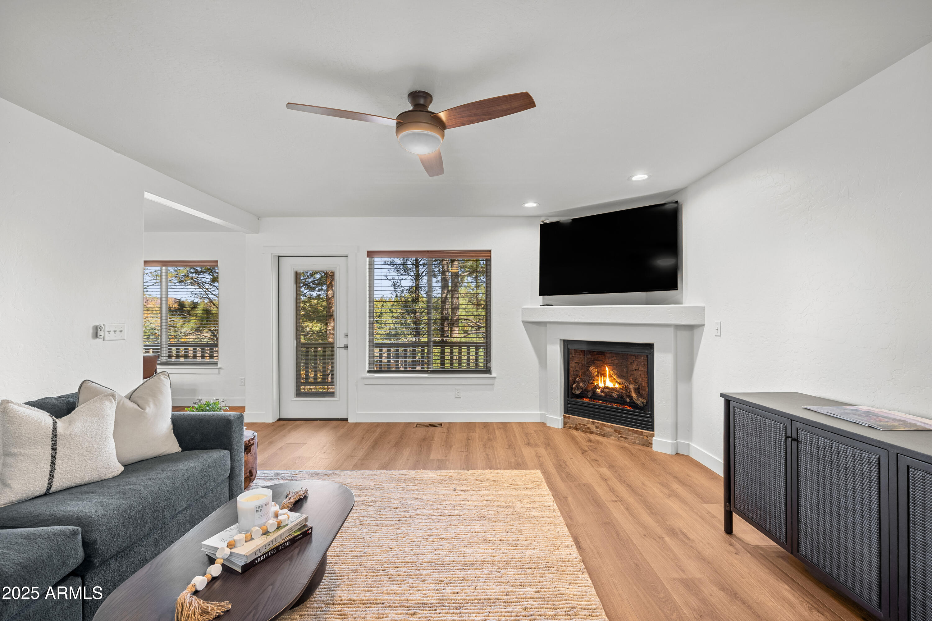 MOUNTAIN OAKS - Residential