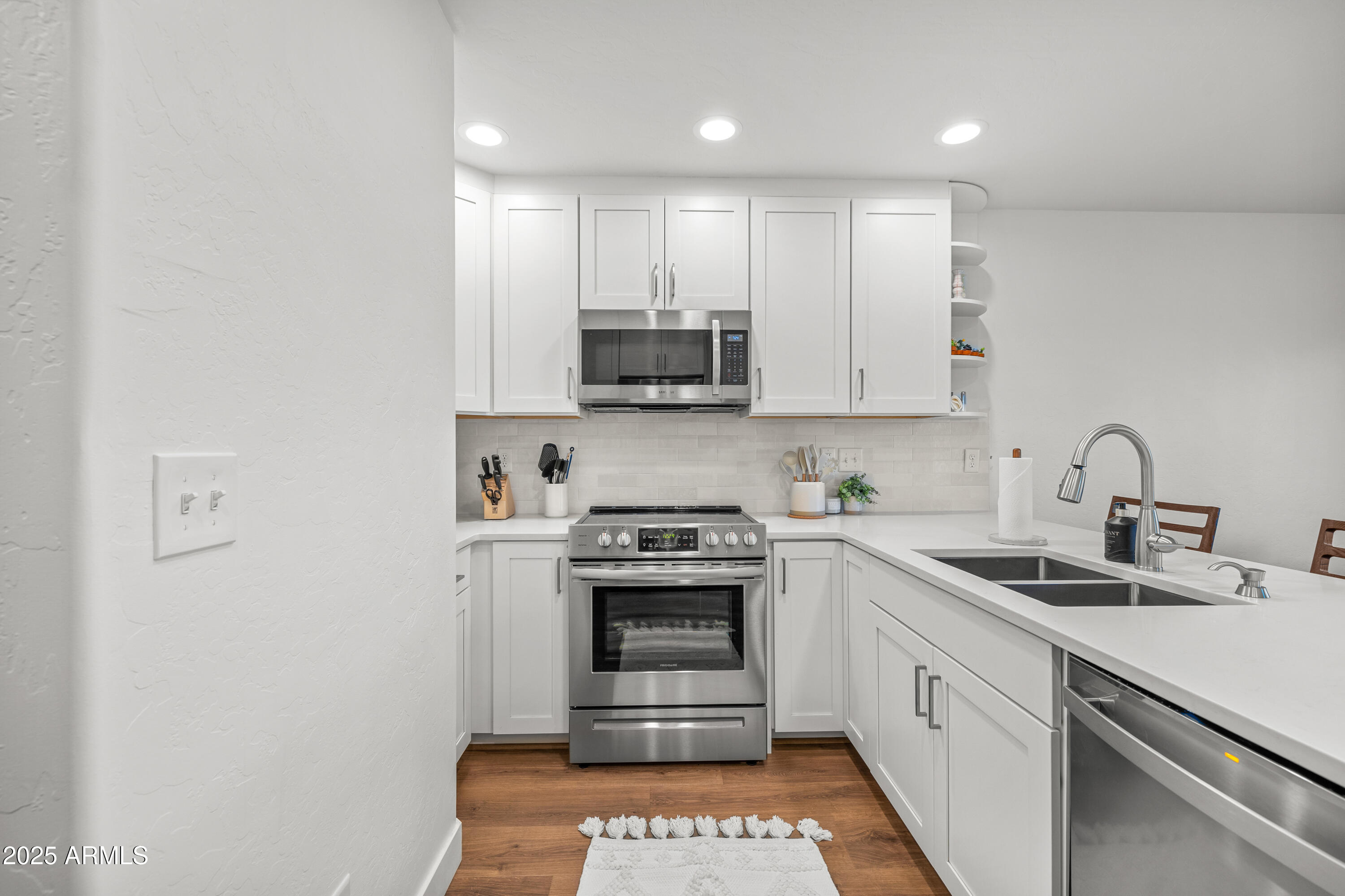 MOUNTAIN OAKS - Residential