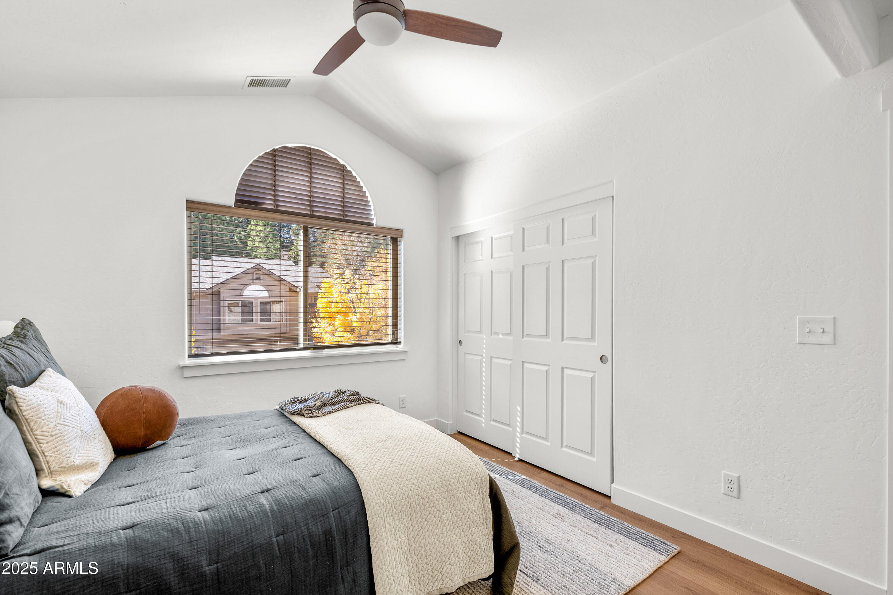 MOUNTAIN OAKS - Residential