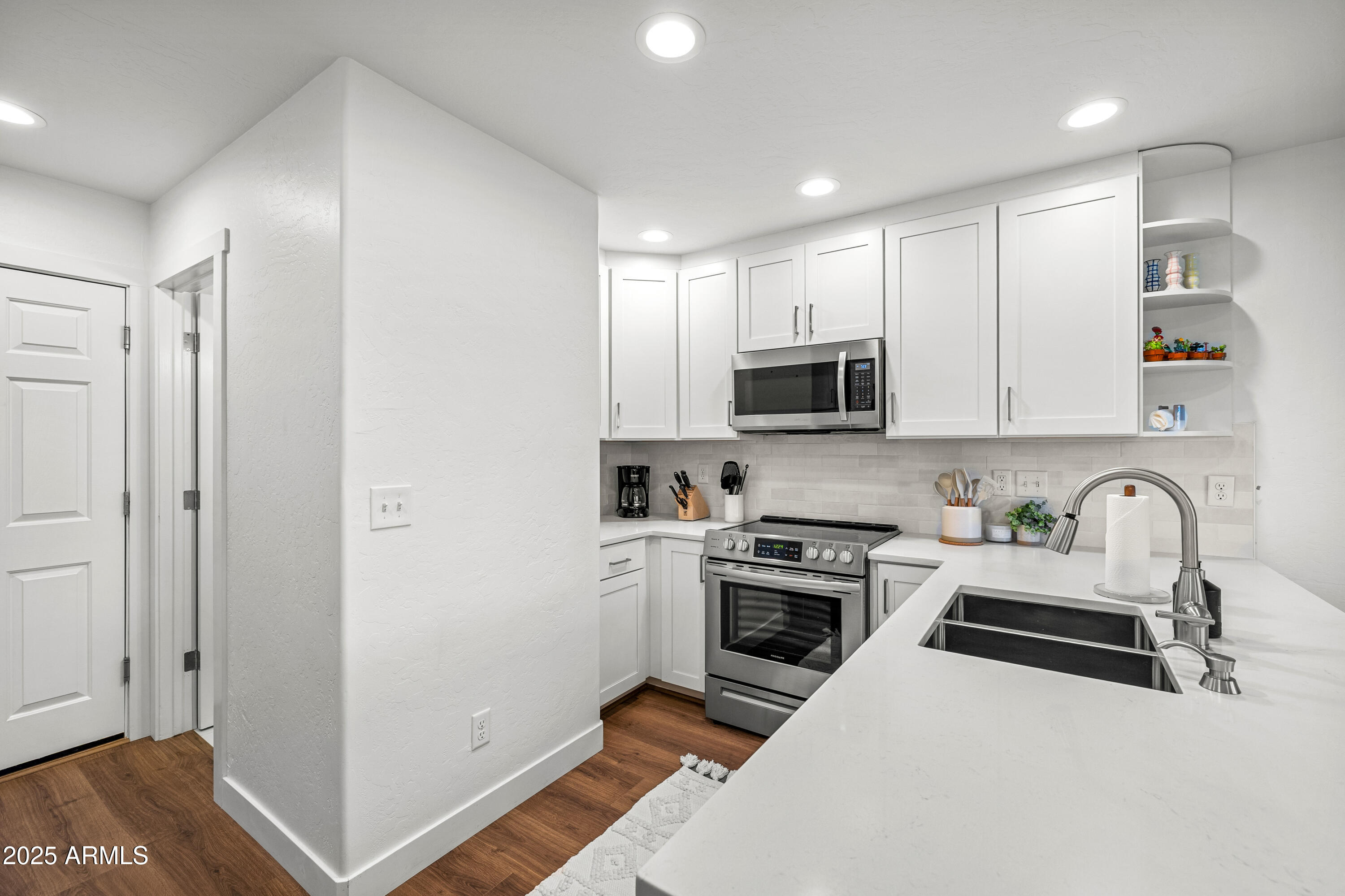 MOUNTAIN OAKS - Residential