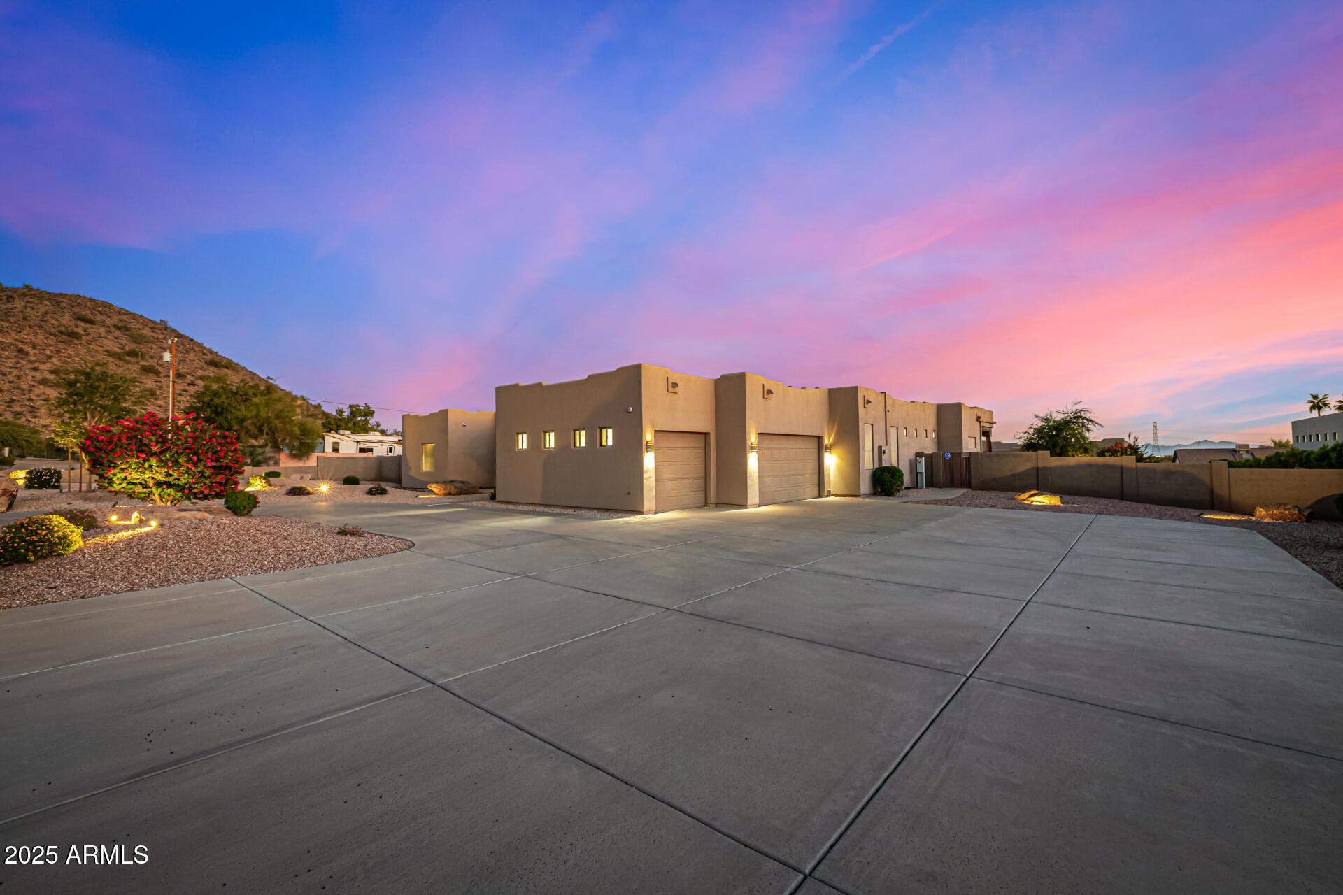 9215 W BUCKSKIN Trail