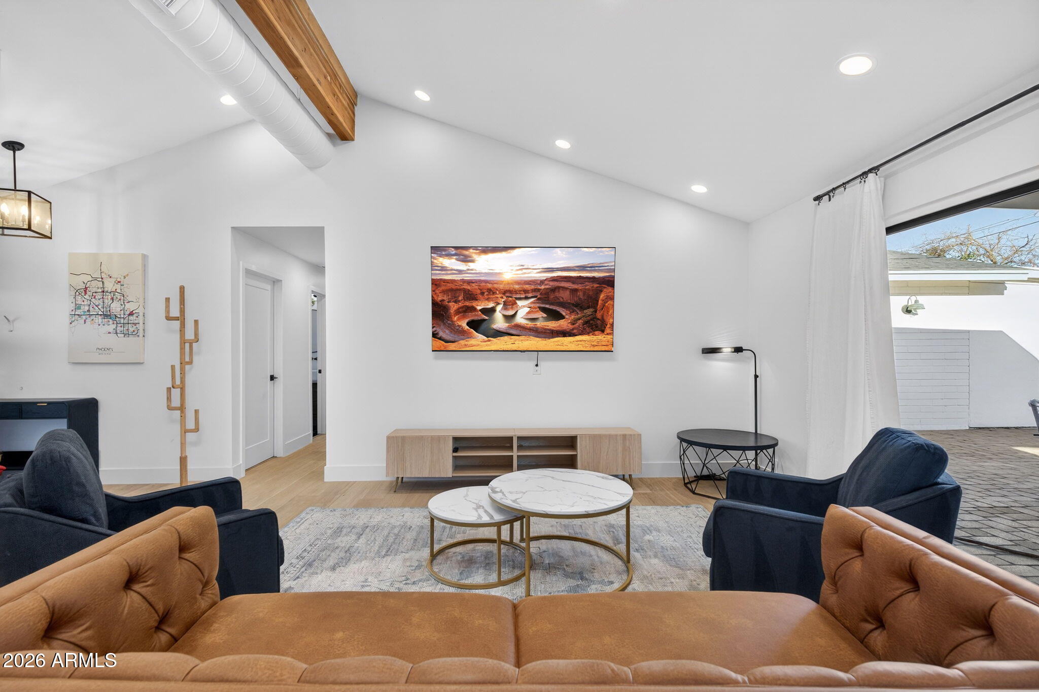 4842 E FAIRMOUNT Avenue