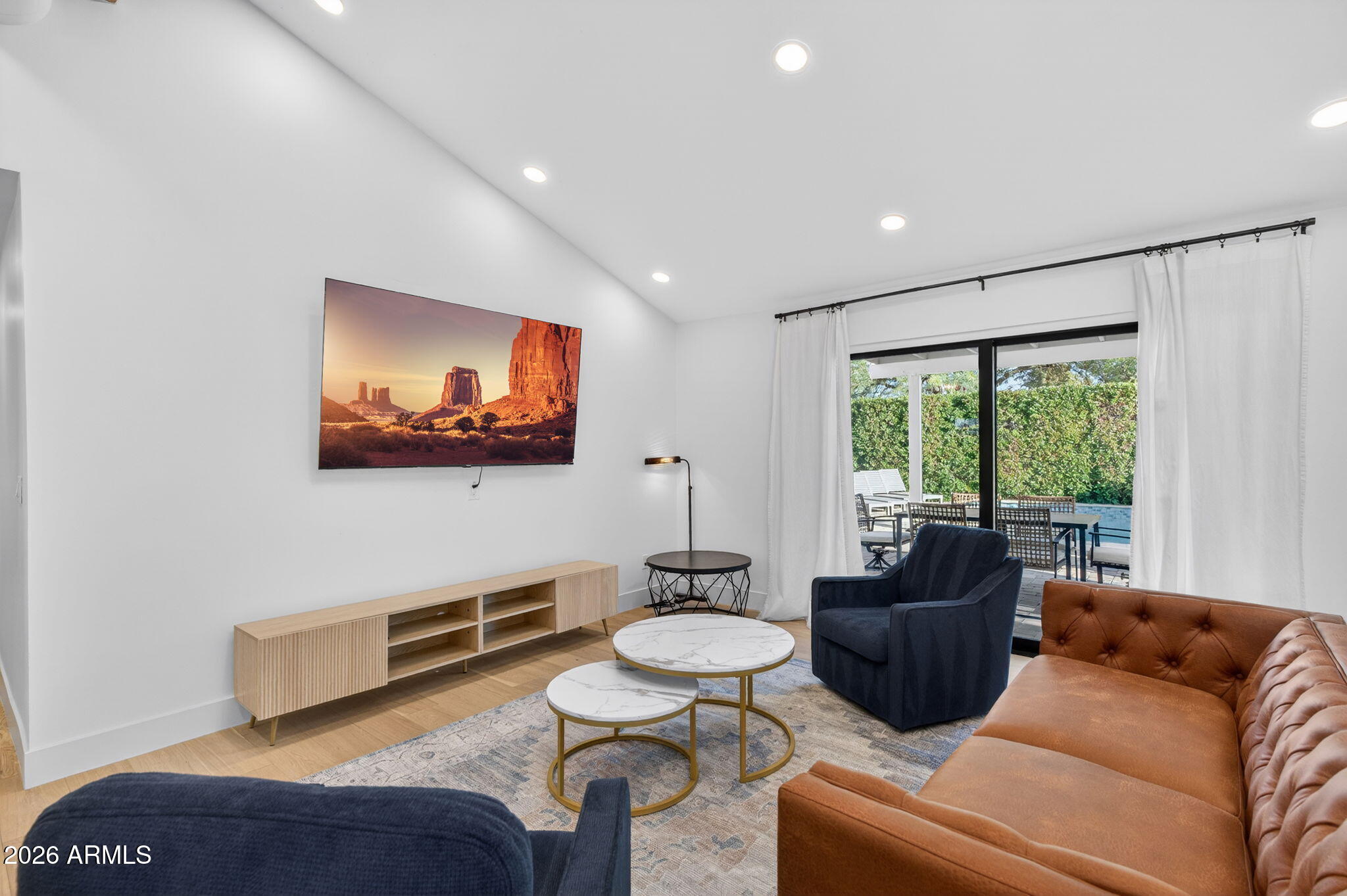 4842 E FAIRMOUNT Avenue