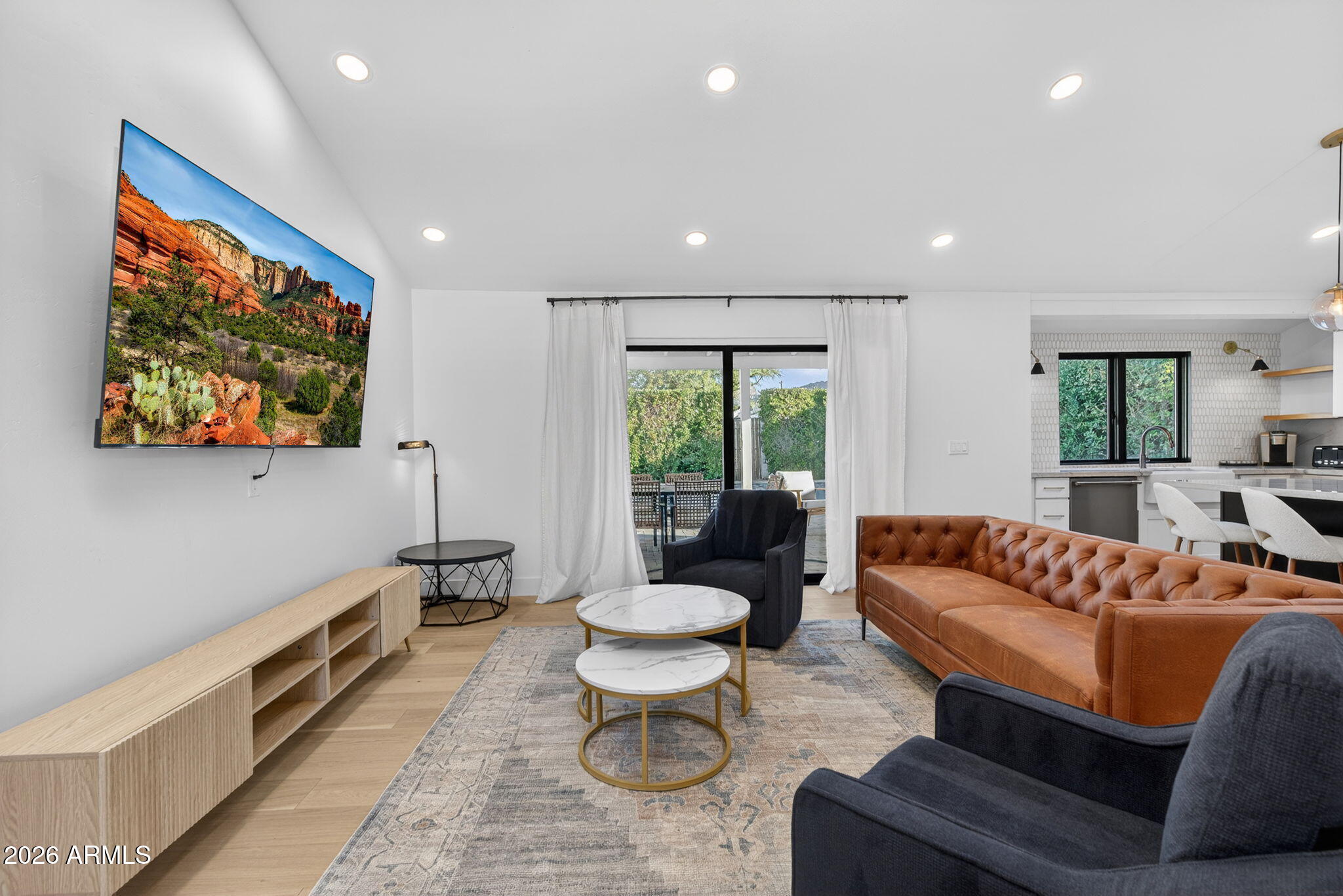 4842 E FAIRMOUNT Avenue