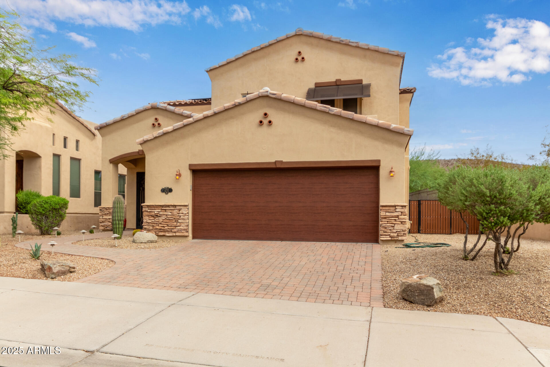 1232 E LUPINE Avenue