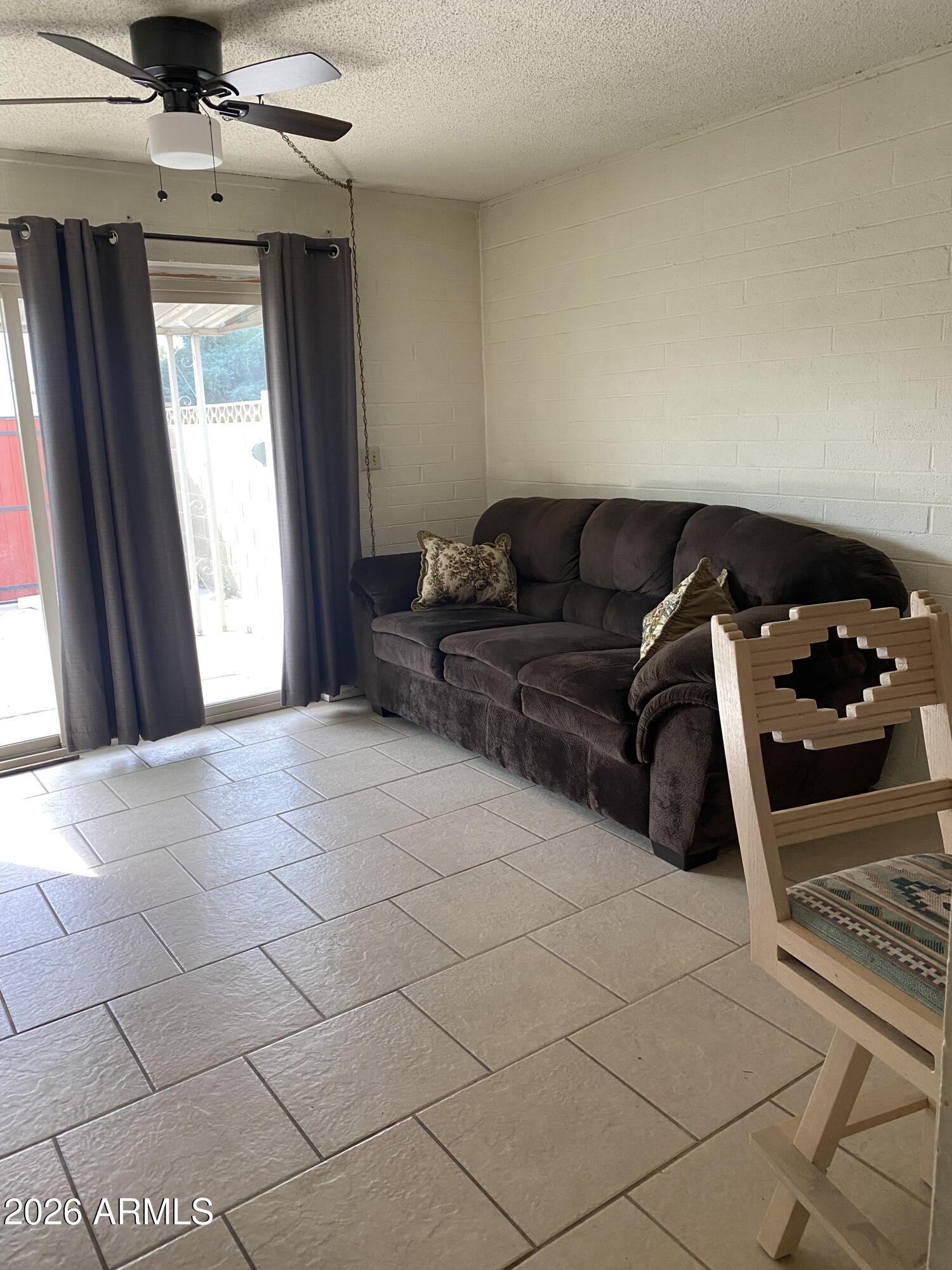 2449 W MISSOURI Avenue