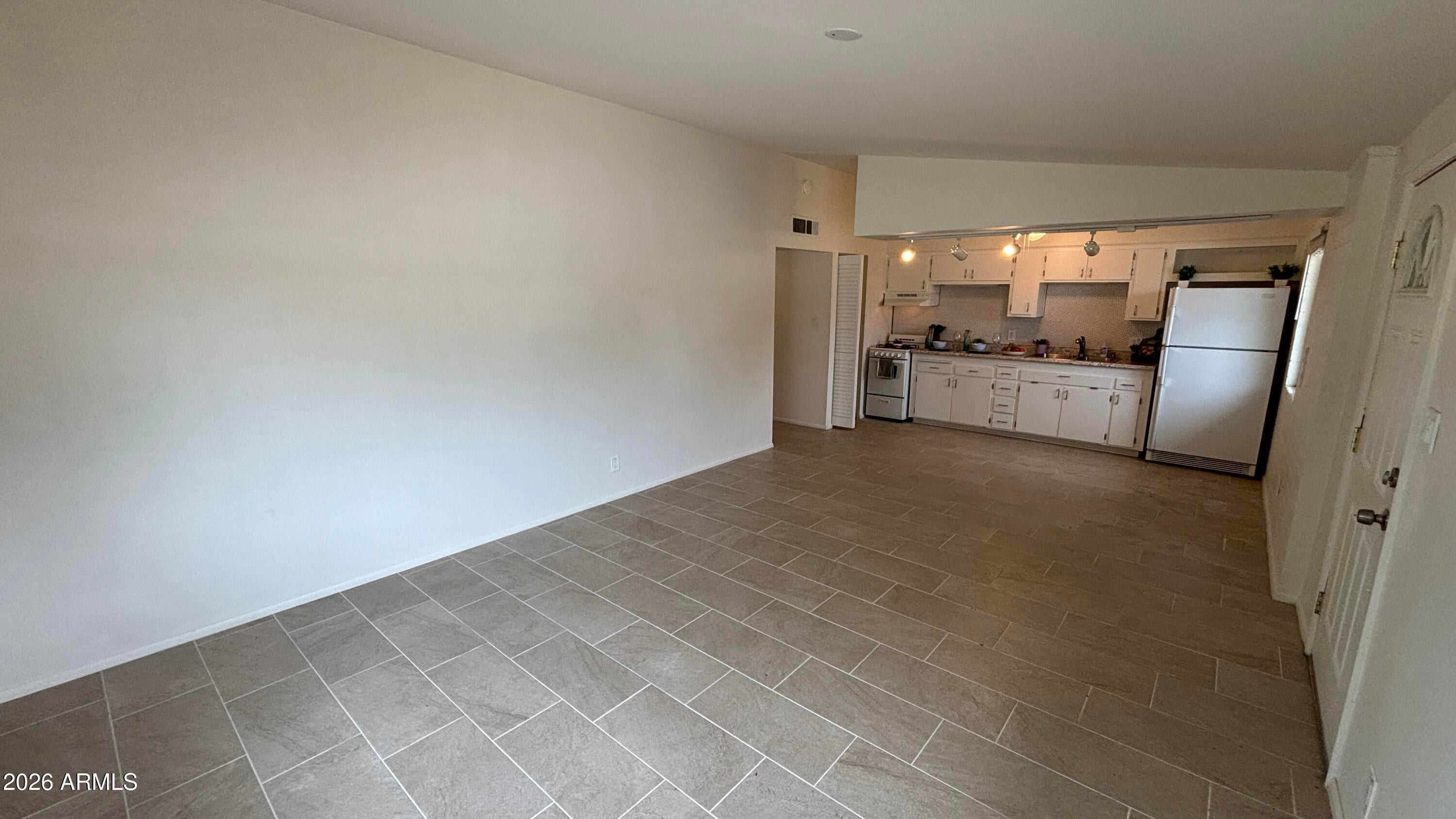 10606 W OAKMONT Drive