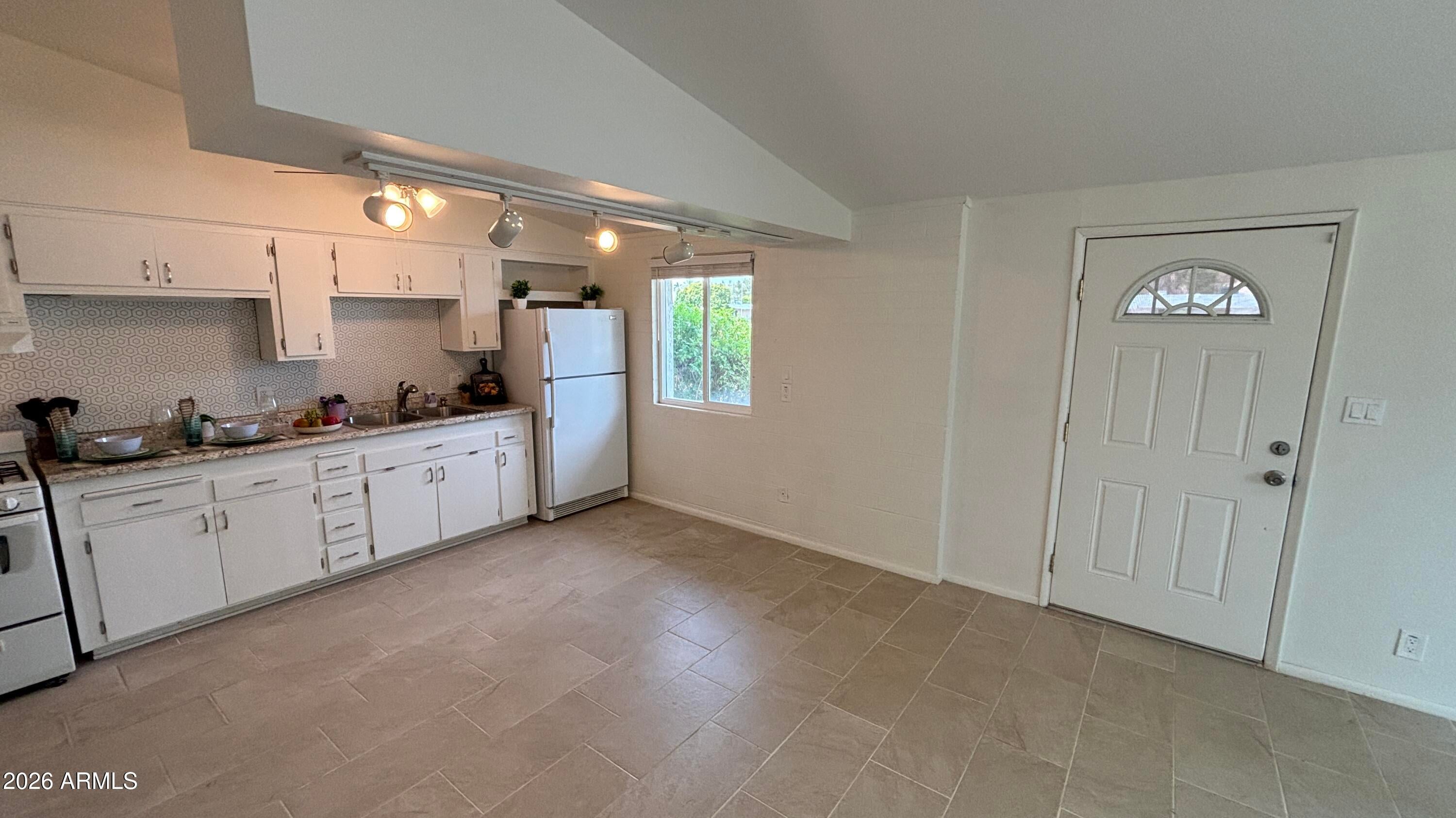 10606 W OAKMONT Drive