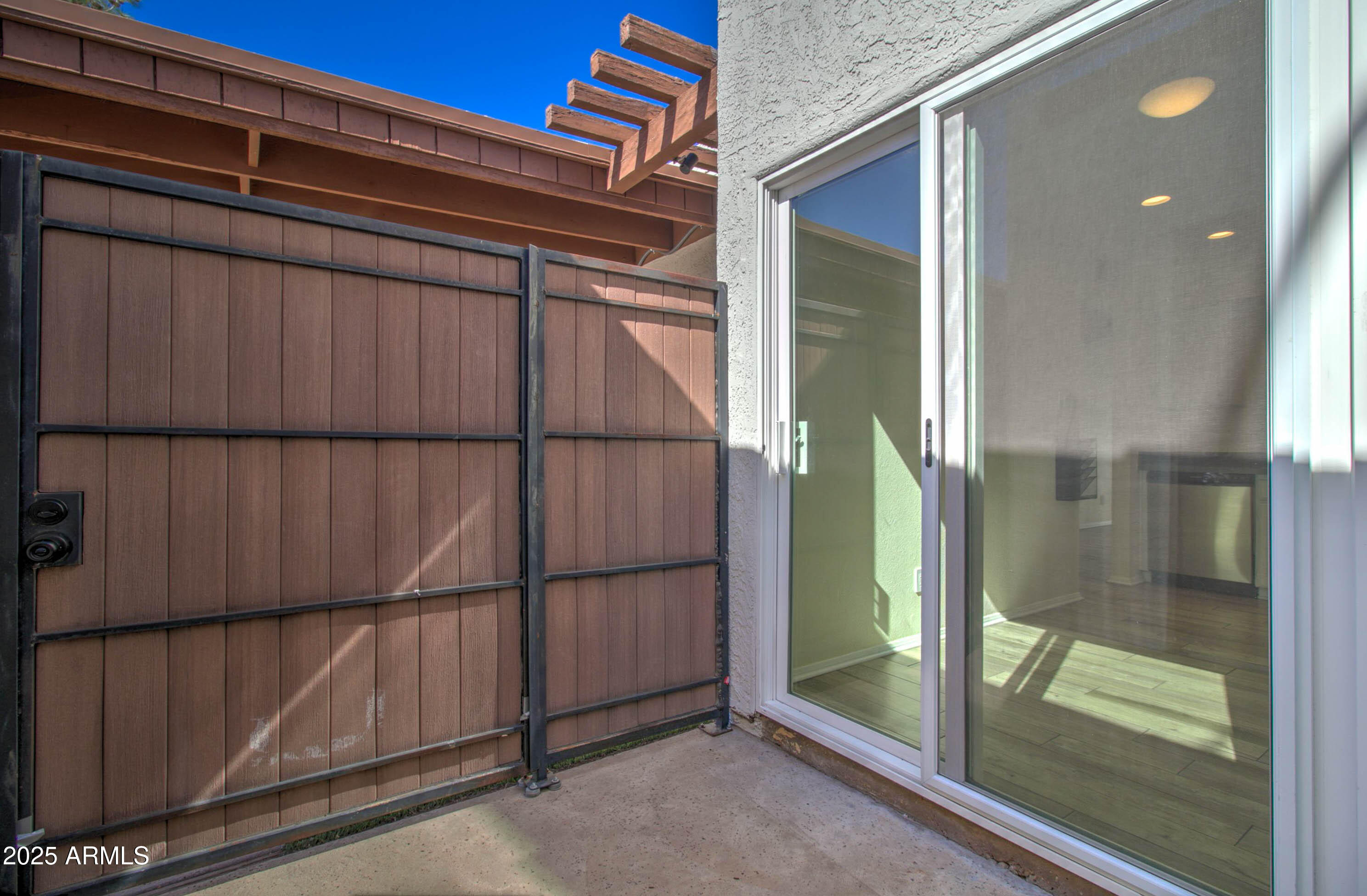 5134 E EDGEMONT Avenue