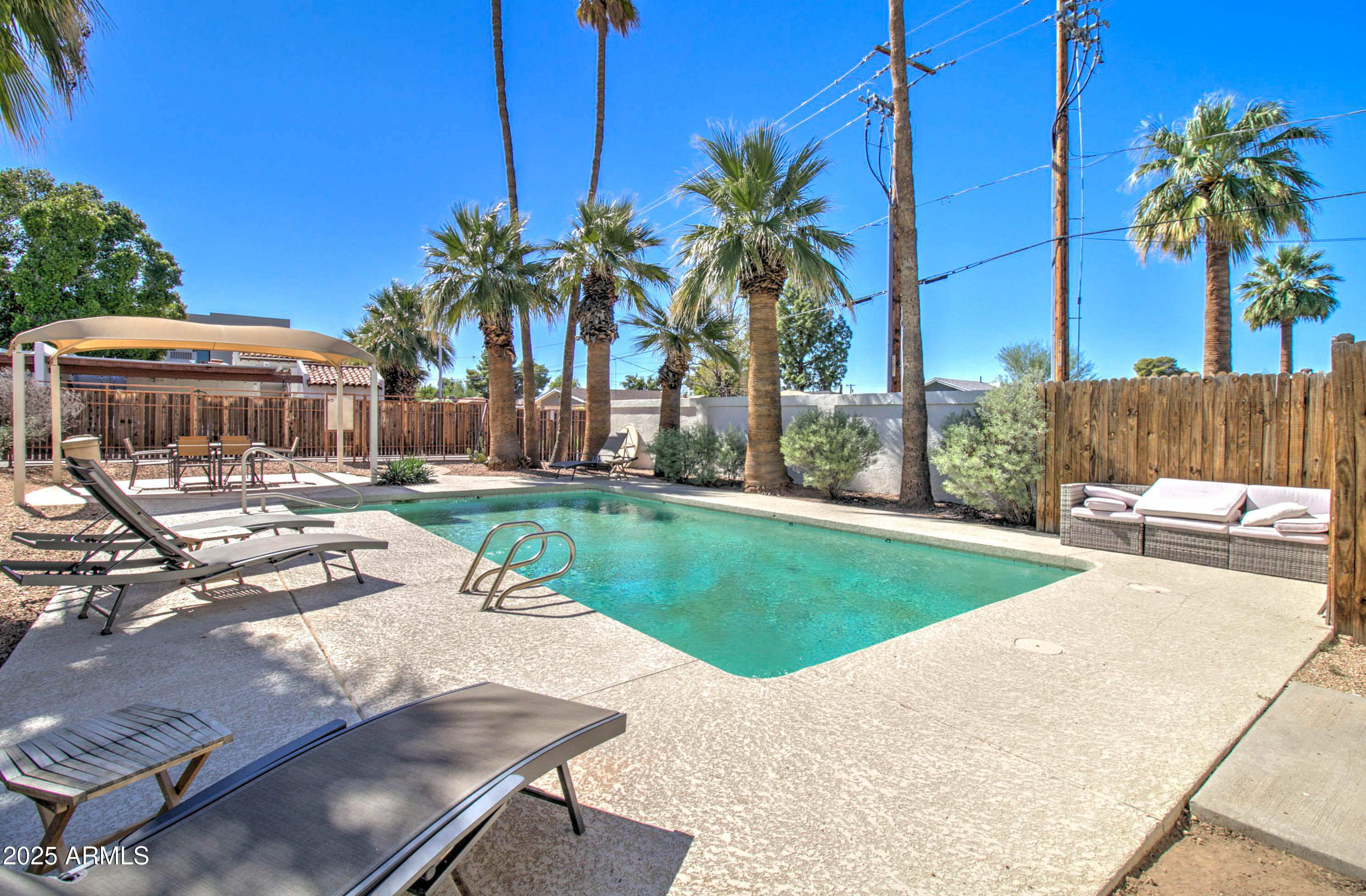 5134 E EDGEMONT Avenue