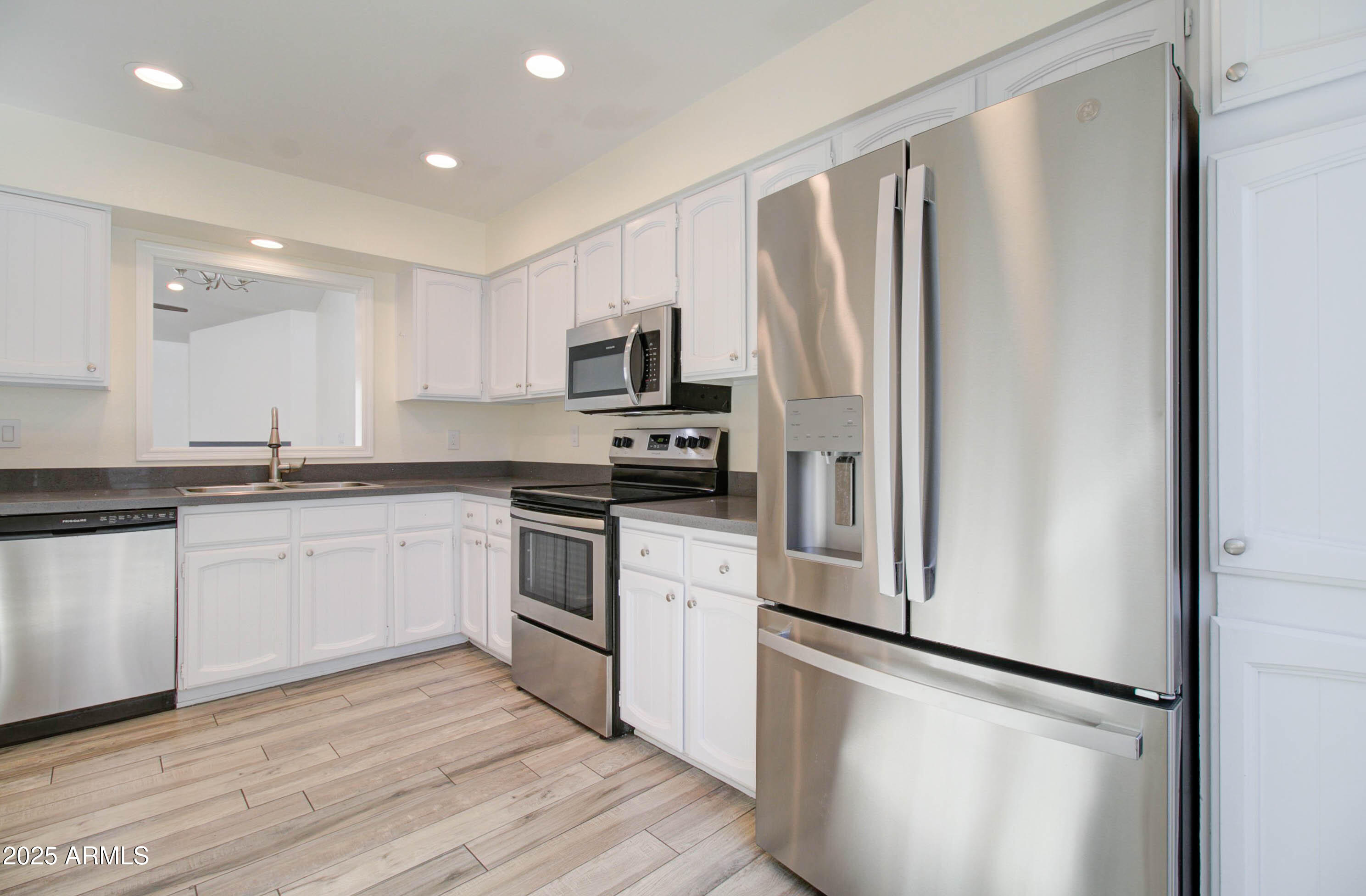 5134 E EDGEMONT Avenue