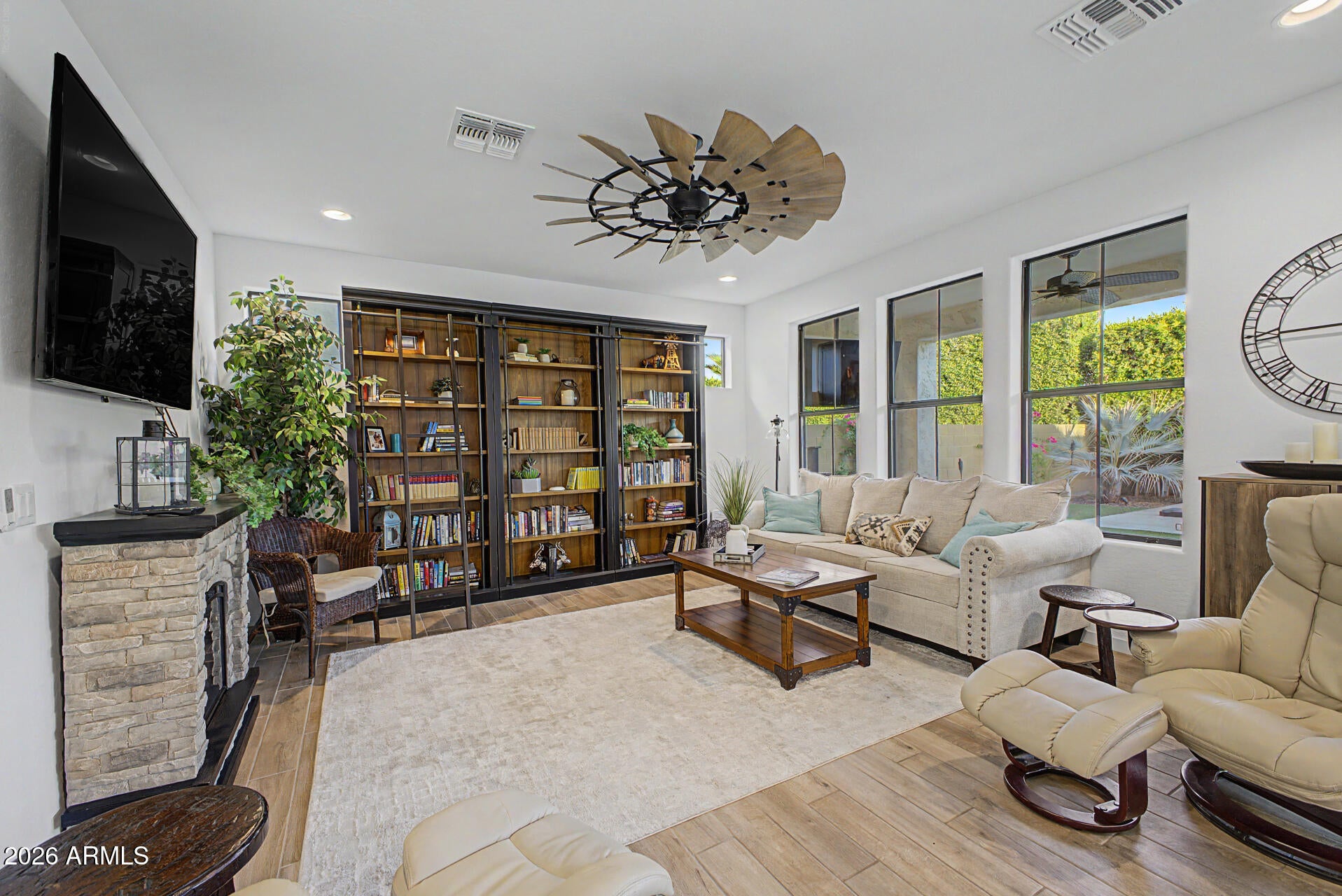 819 E DEER CREEK Road