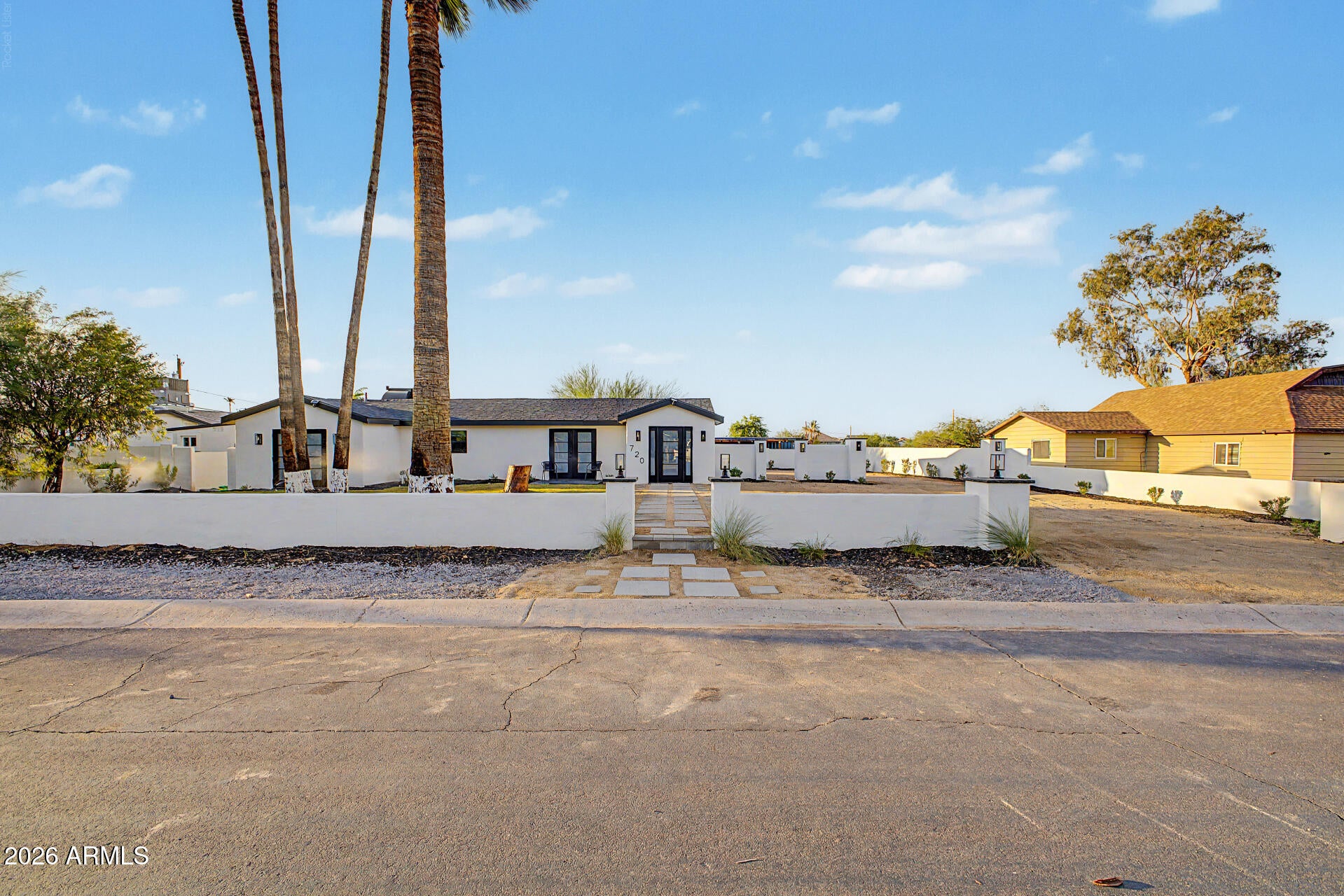 720 E DESERT Lane
