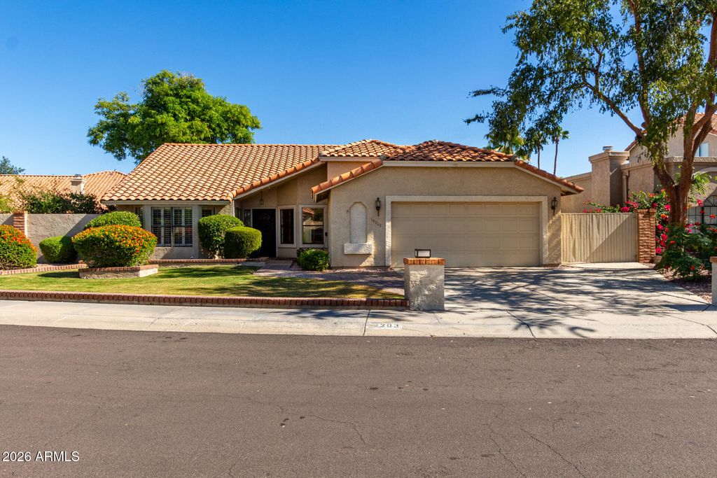 Photo of 19203 N 71st Drive, Glendale, AZ 85308 (MLS # 7000897)