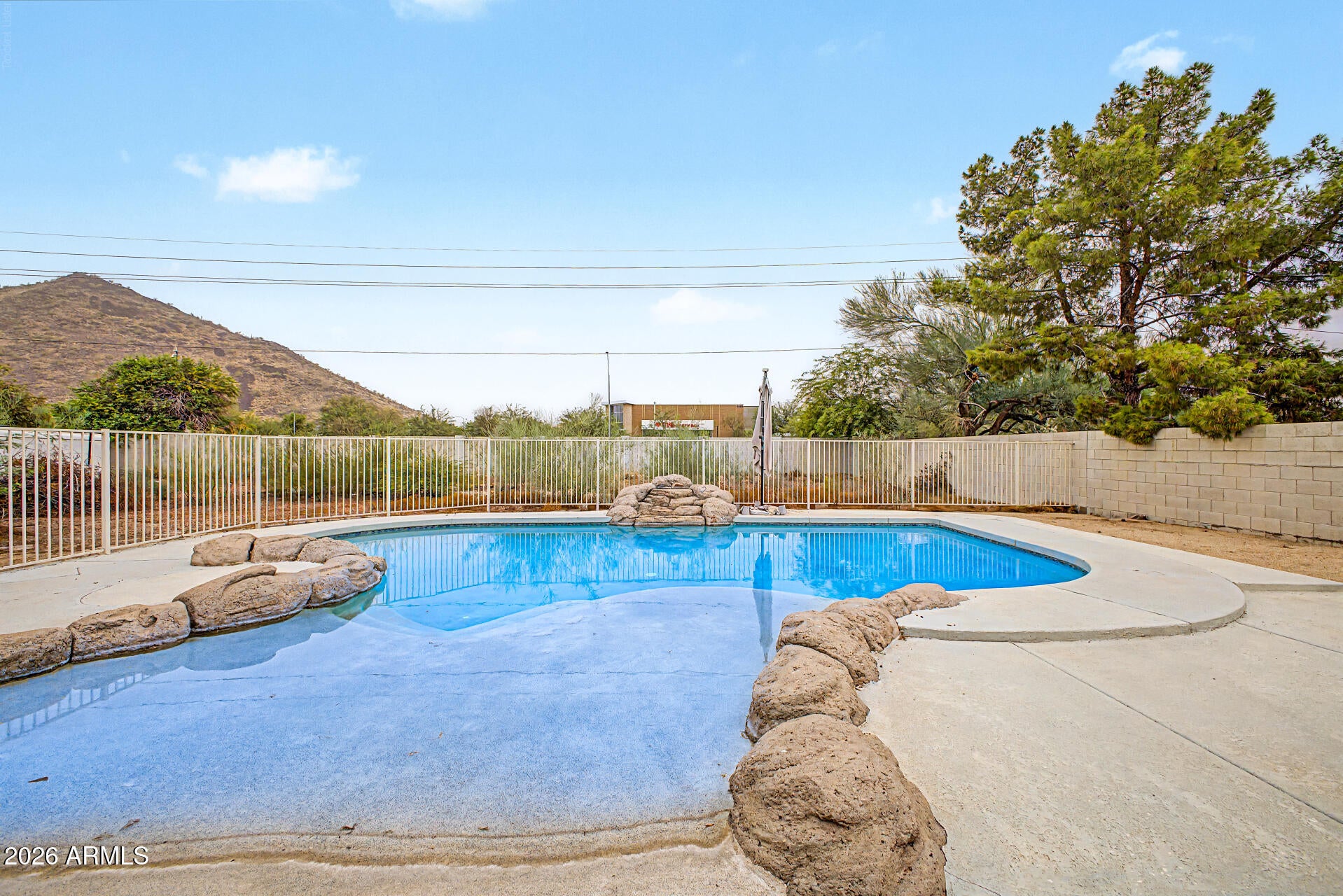 5442 W FALLEN LEAF Lane
