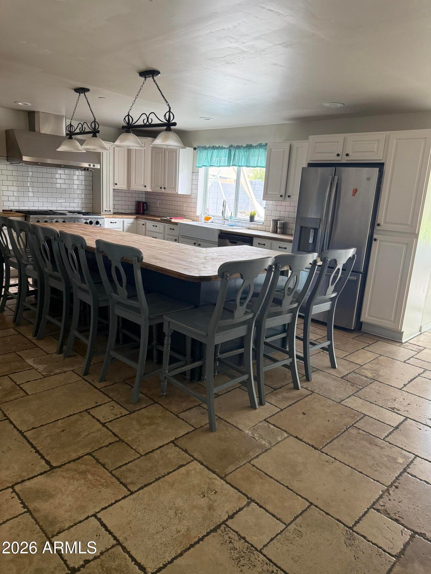 2340 W SOLANO Drive