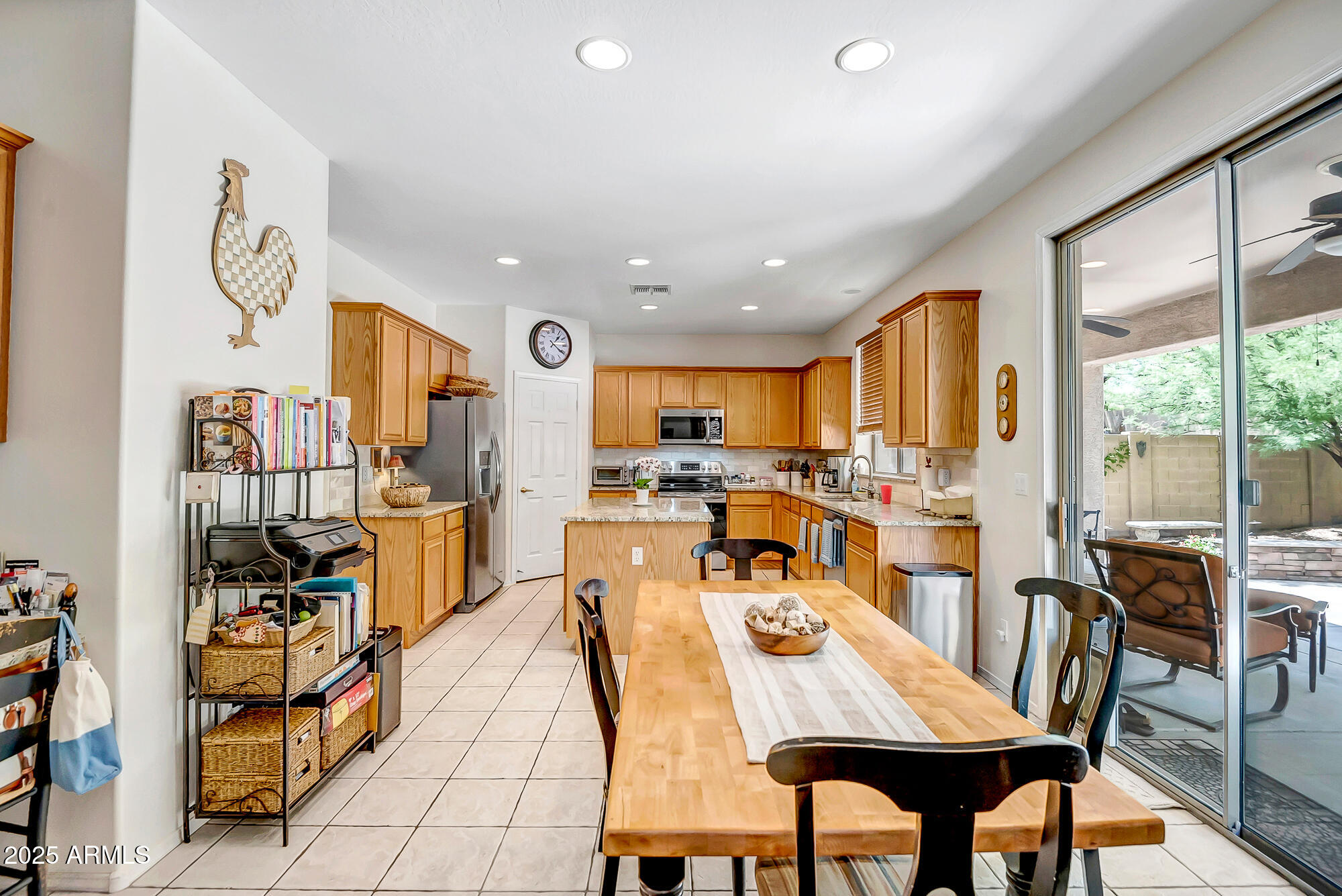 3336 W KING Drive