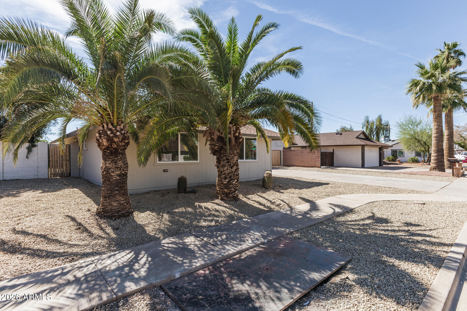 1643 W NARANJA Avenue