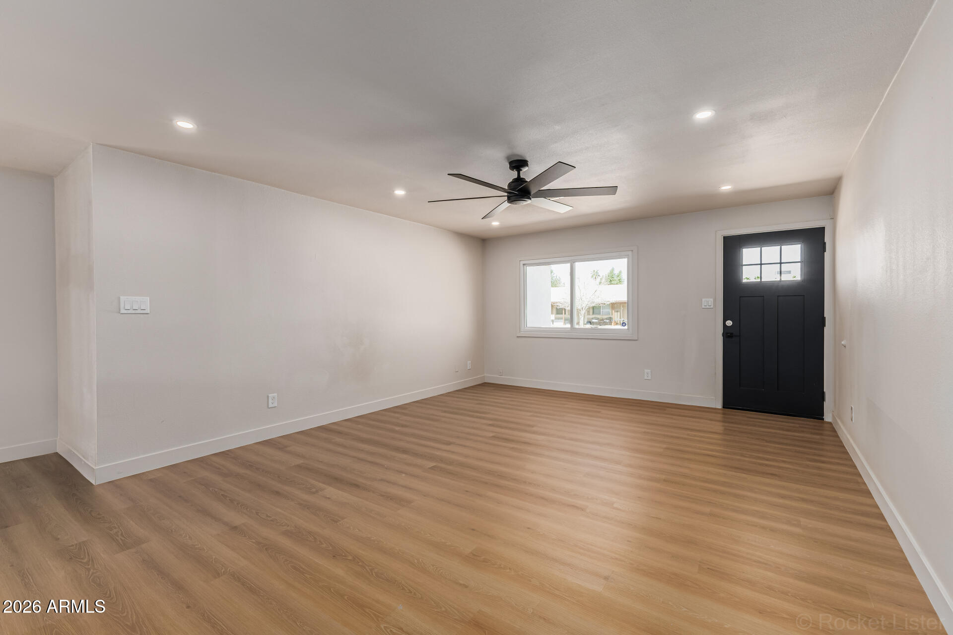 3515 E WINCHCOMB Drive