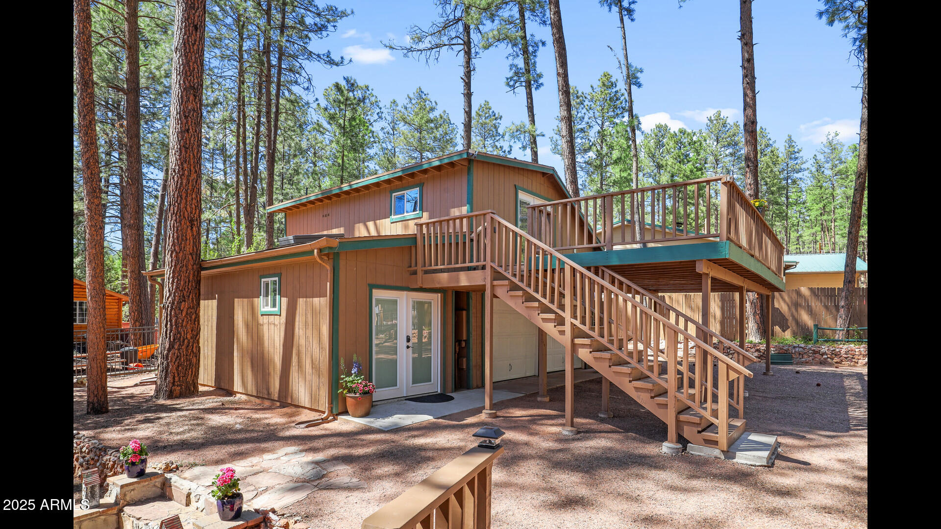 512 W STANDAGE Drive