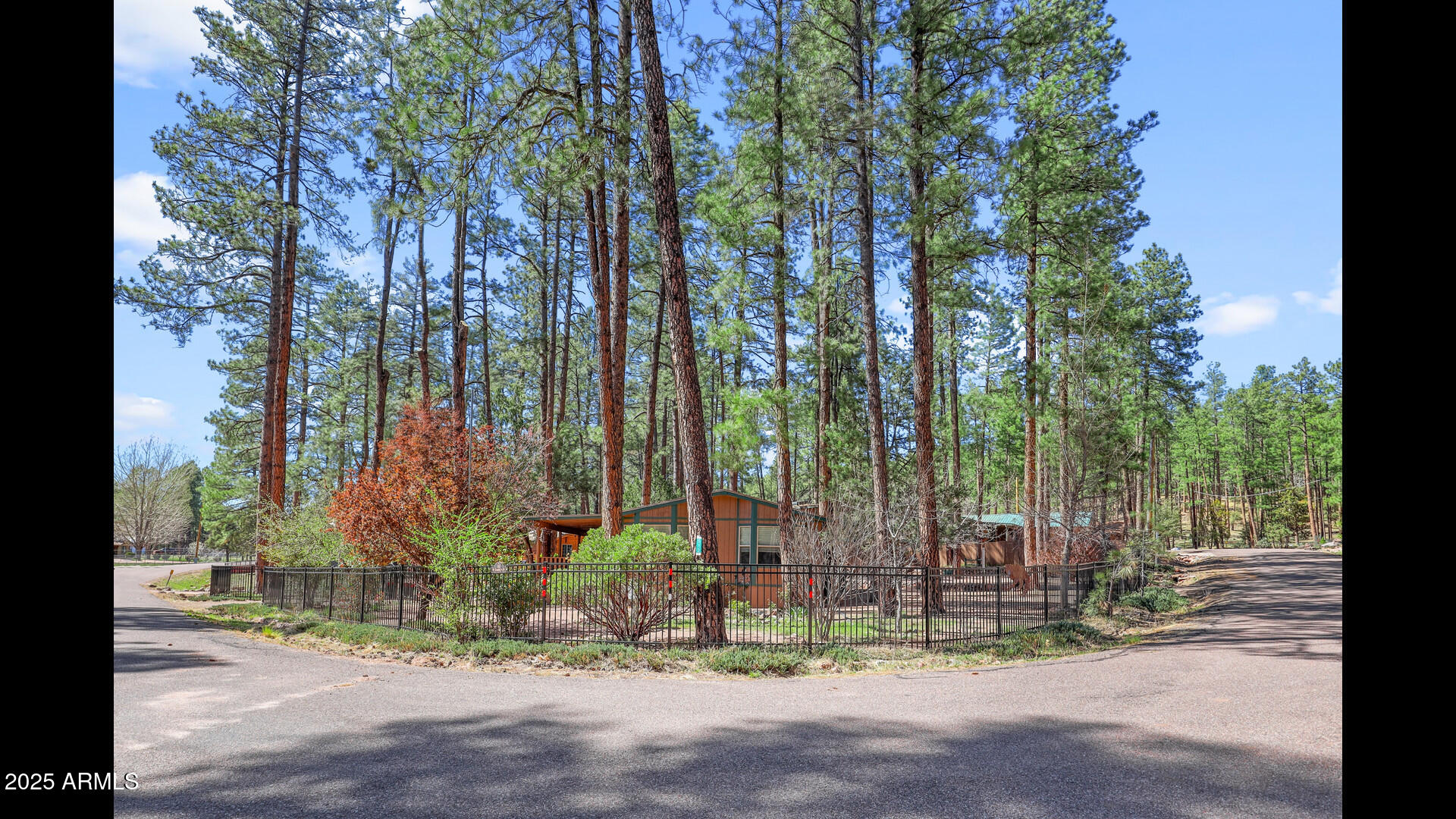 512 W STANDAGE Drive