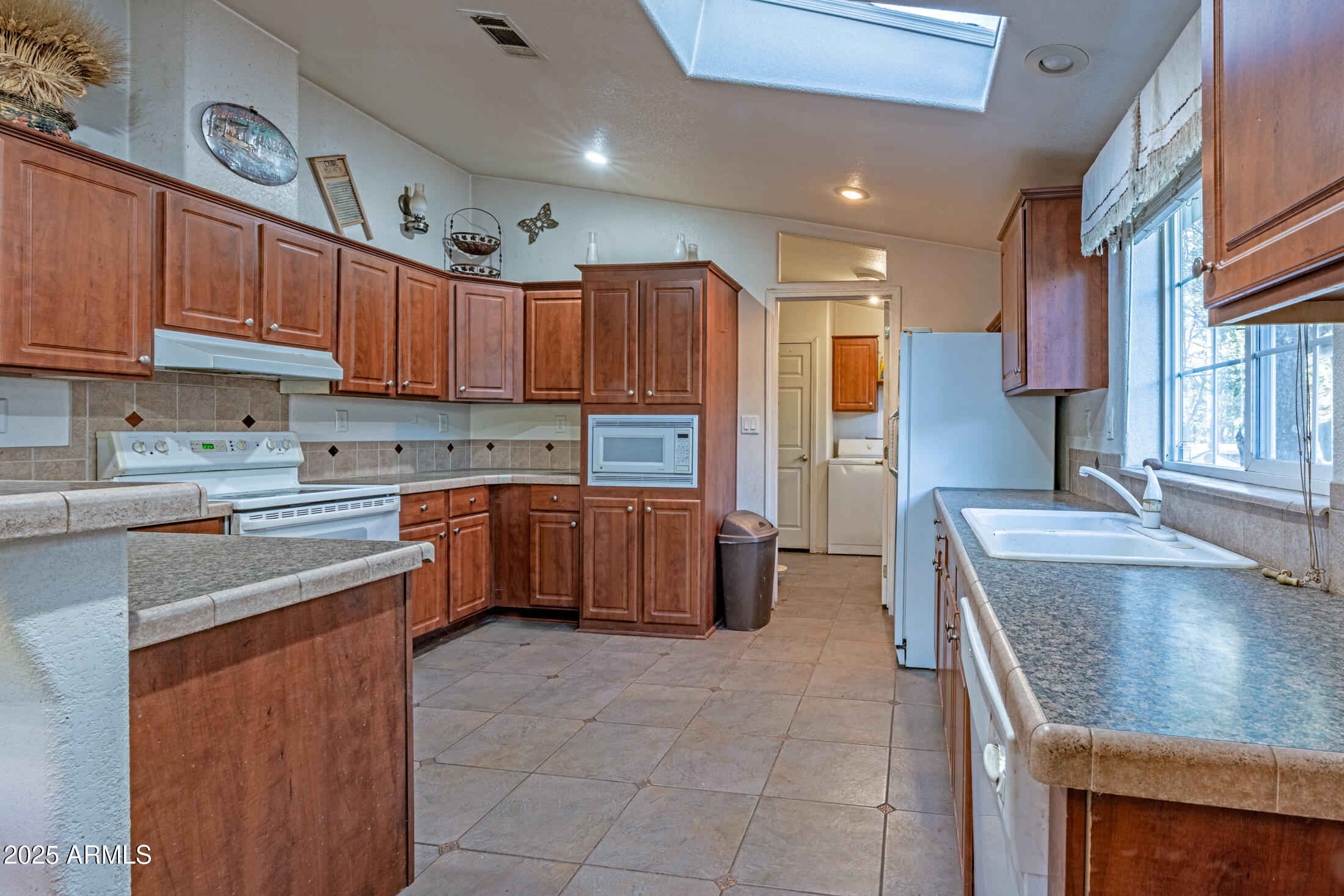 2179 HACKAMORE Drive