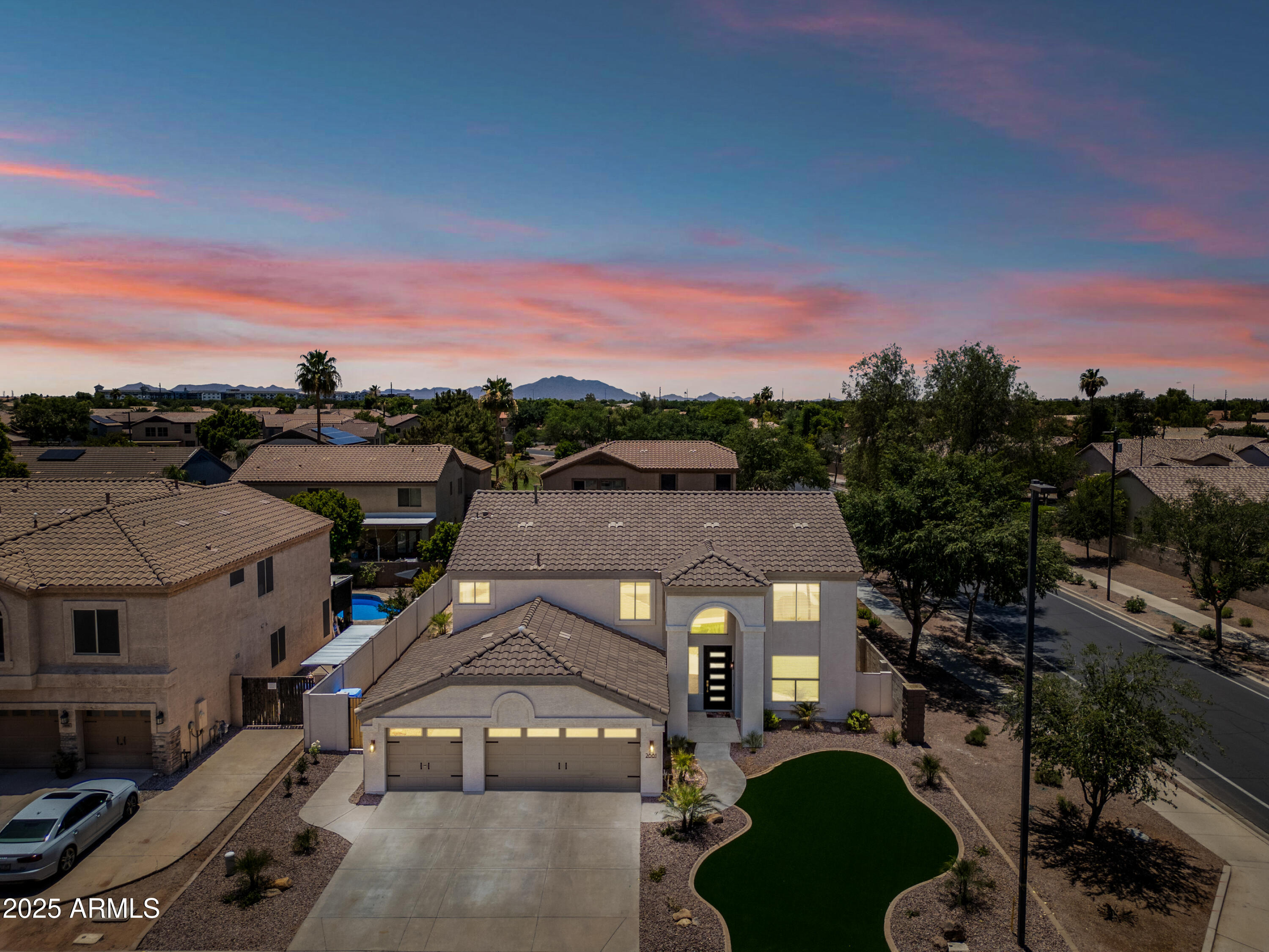 2881 E ESTRELLA Court