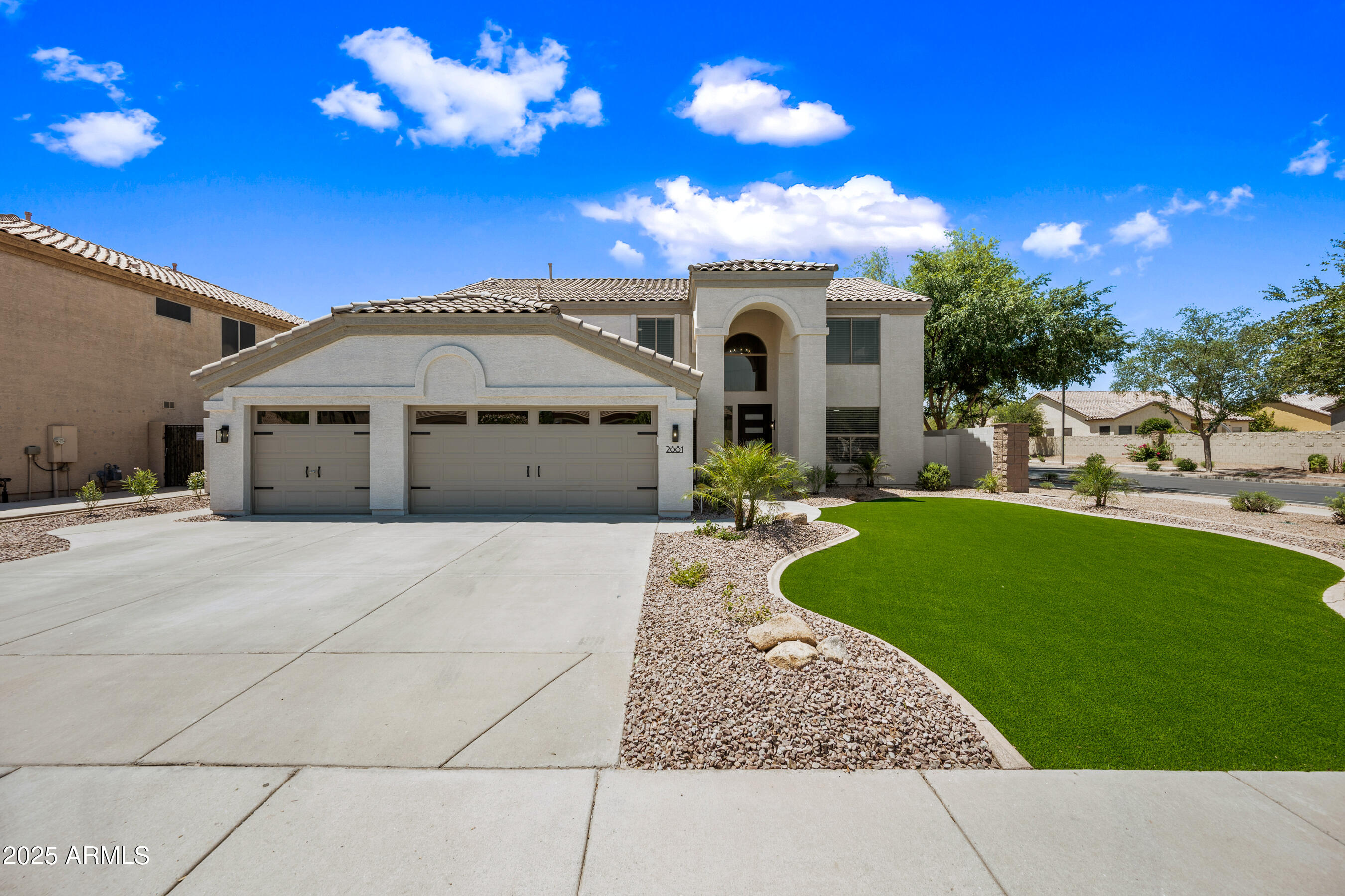 2881 E ESTRELLA Court