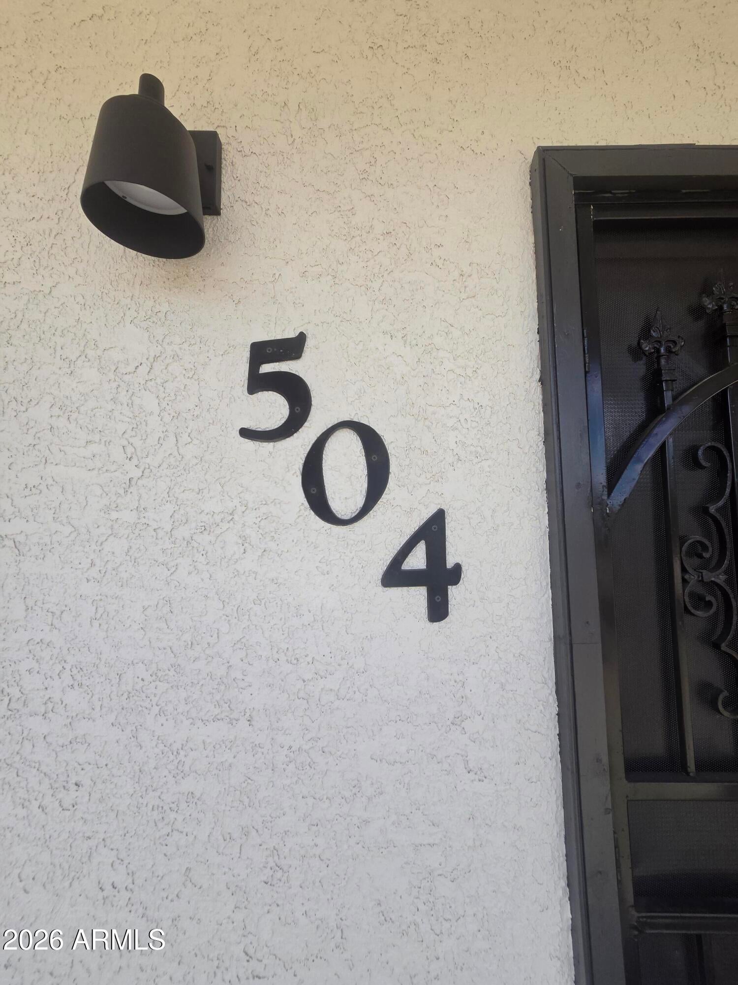 504 N QUAIL RUN Avenue