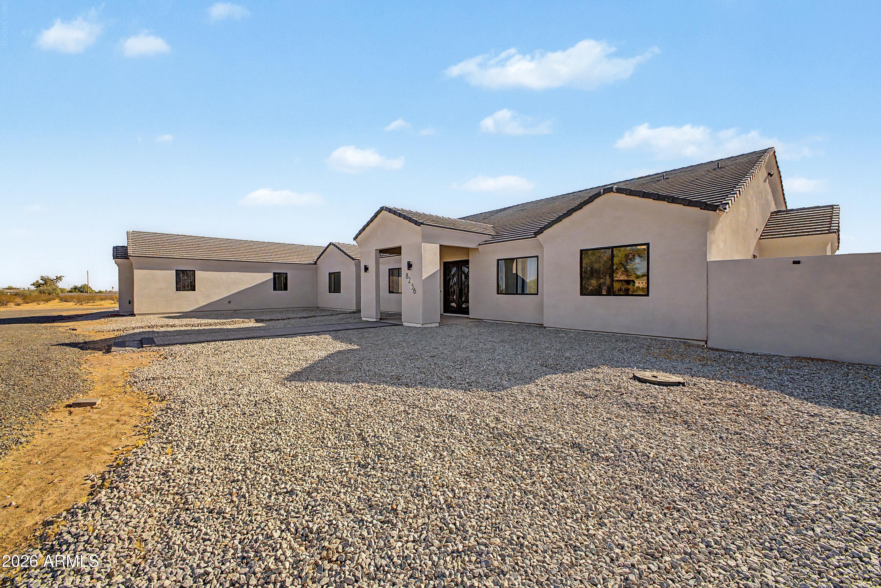 8236 N CALLE HERMOSA Circle