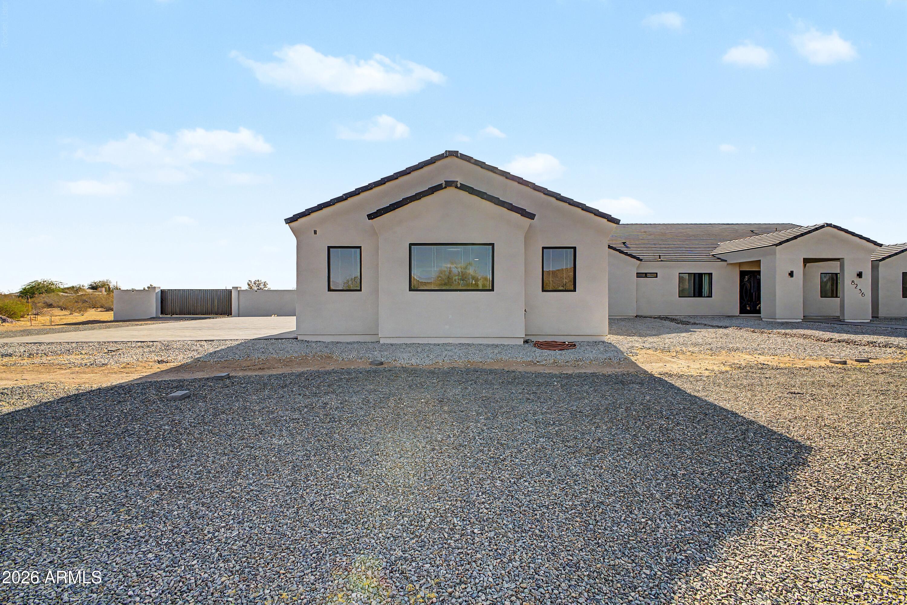 8236 N CALLE HERMOSA Circle