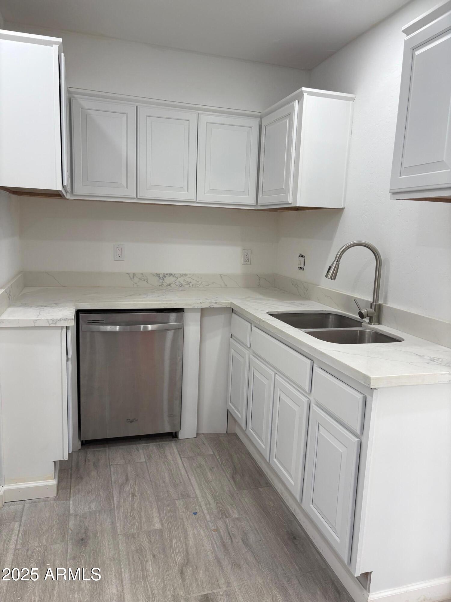 3319 W EDGEMONT Avenue