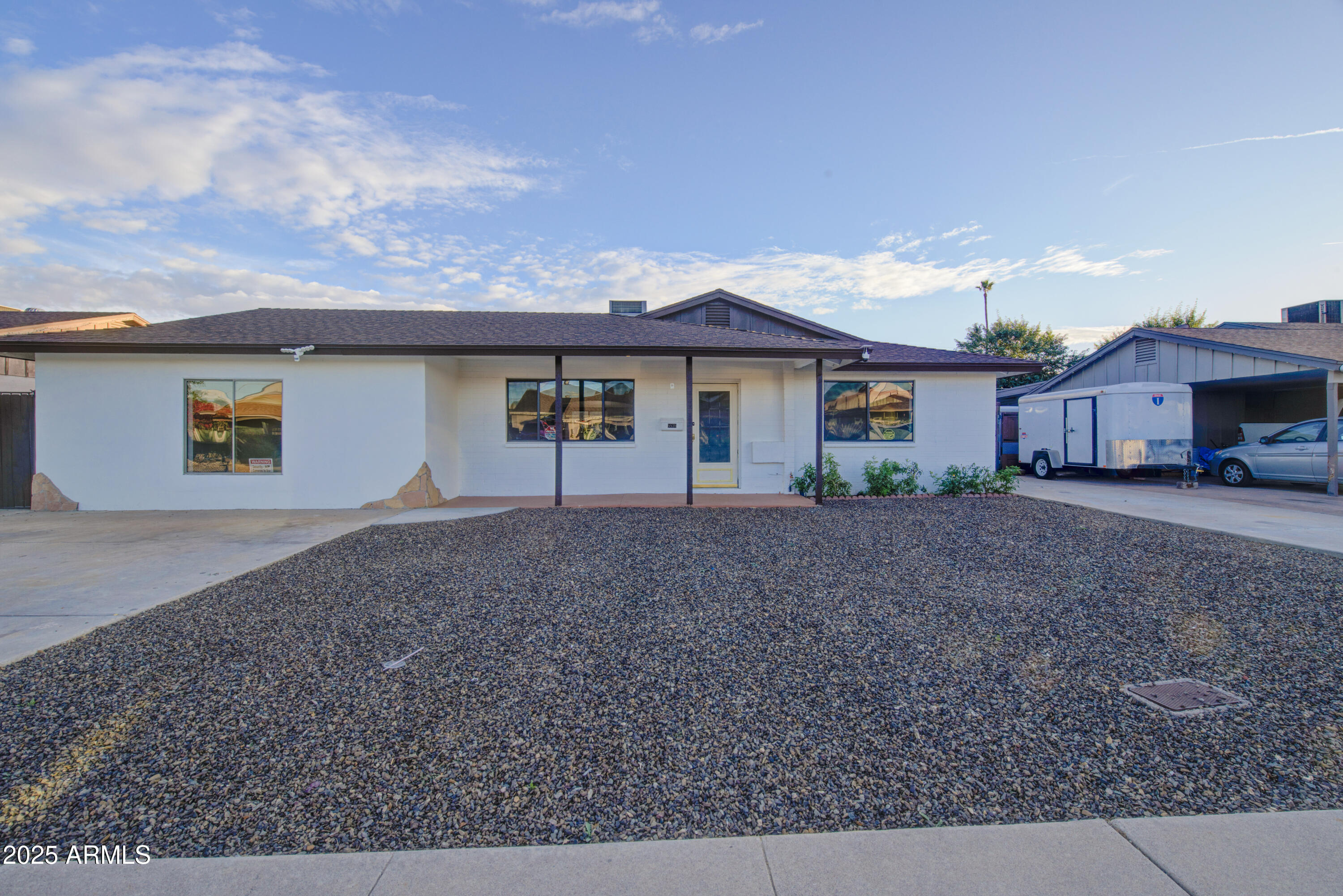 5539 W WILSHIRE Drive