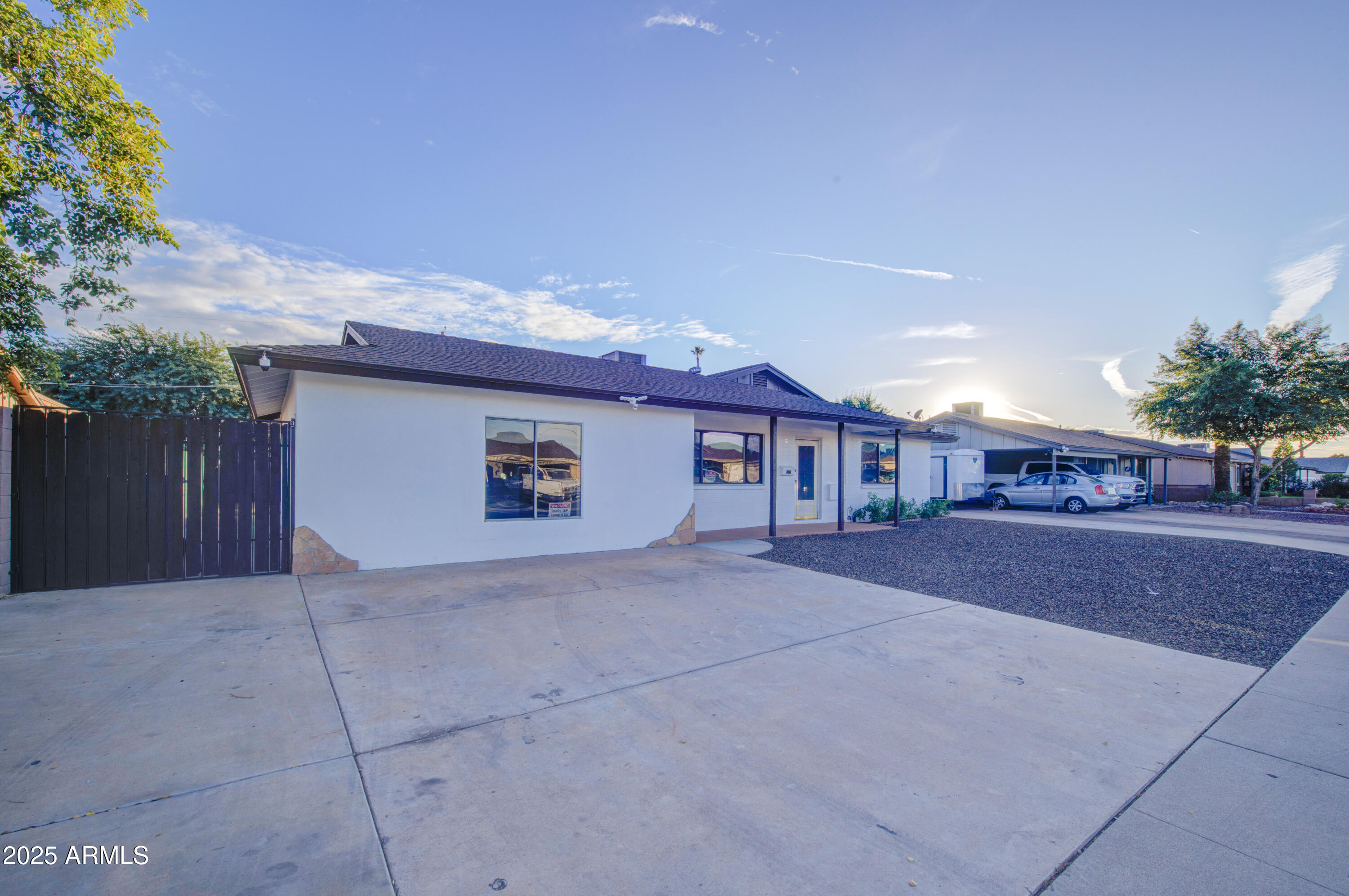 5539 W WILSHIRE Drive