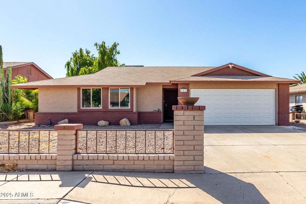 Photo of 103 E Madison Street, Avondale, AZ 85323 (MLS # 6929108)