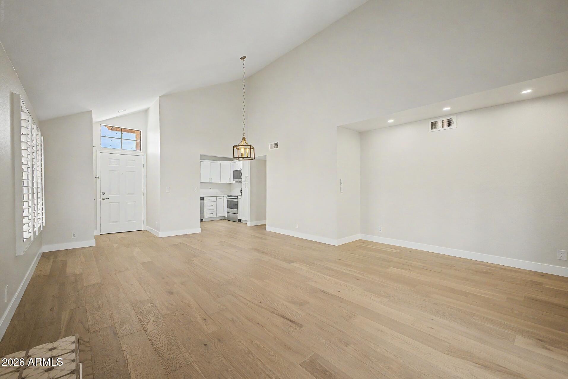 8700 E MOUNTAIN VIEW Road 2059