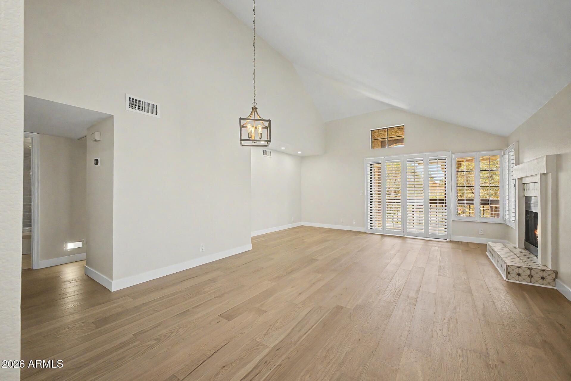 8700 E MOUNTAIN VIEW Road 2059