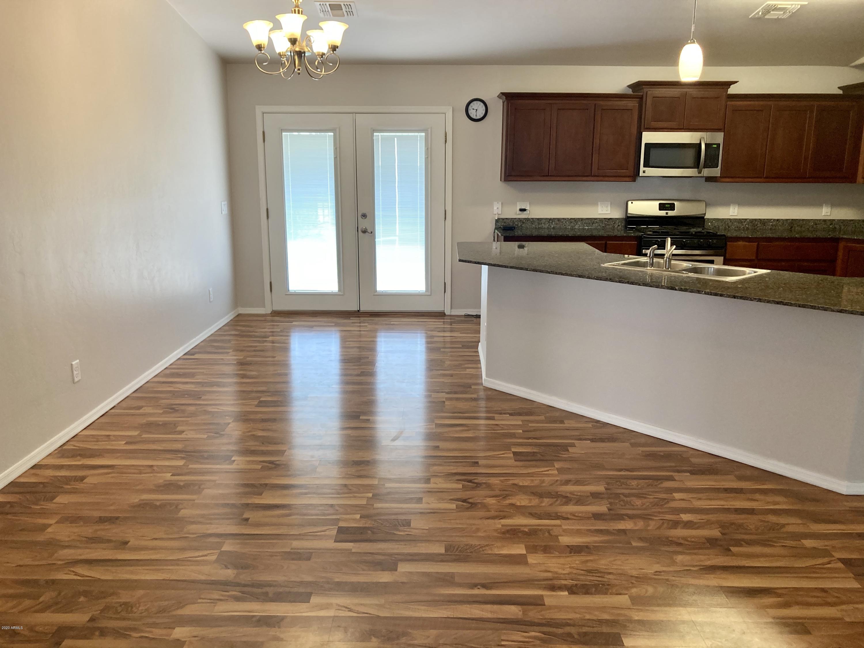 KINGS MANOR - Residential