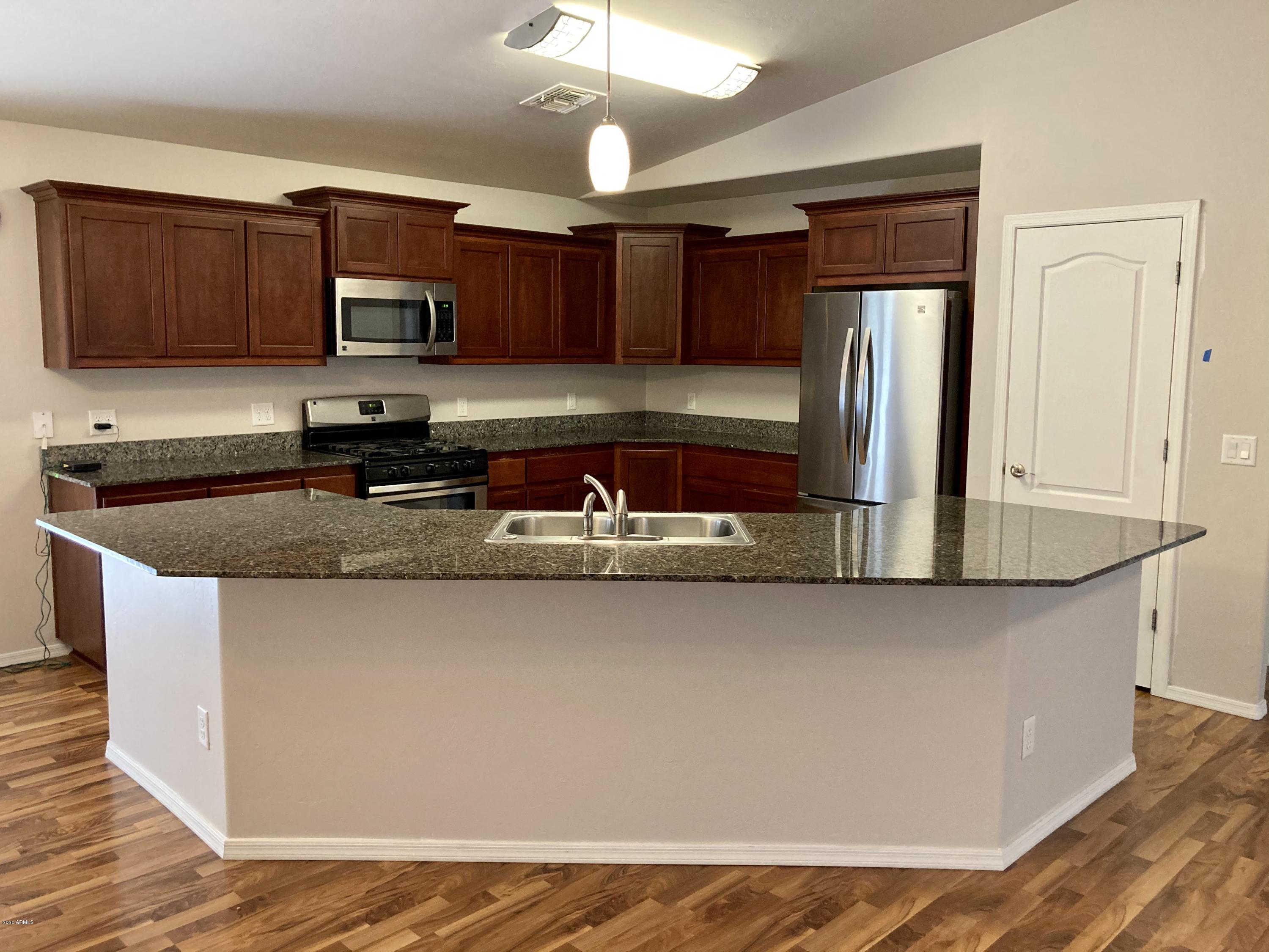 KINGS MANOR - Residential