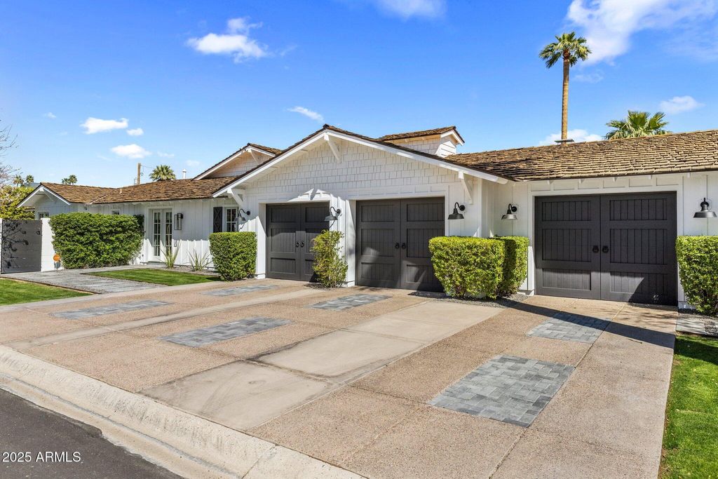 Photo of 6302 E Lafayette Boulevard, Scottsdale, AZ 85251 (MLS # 6937820)
