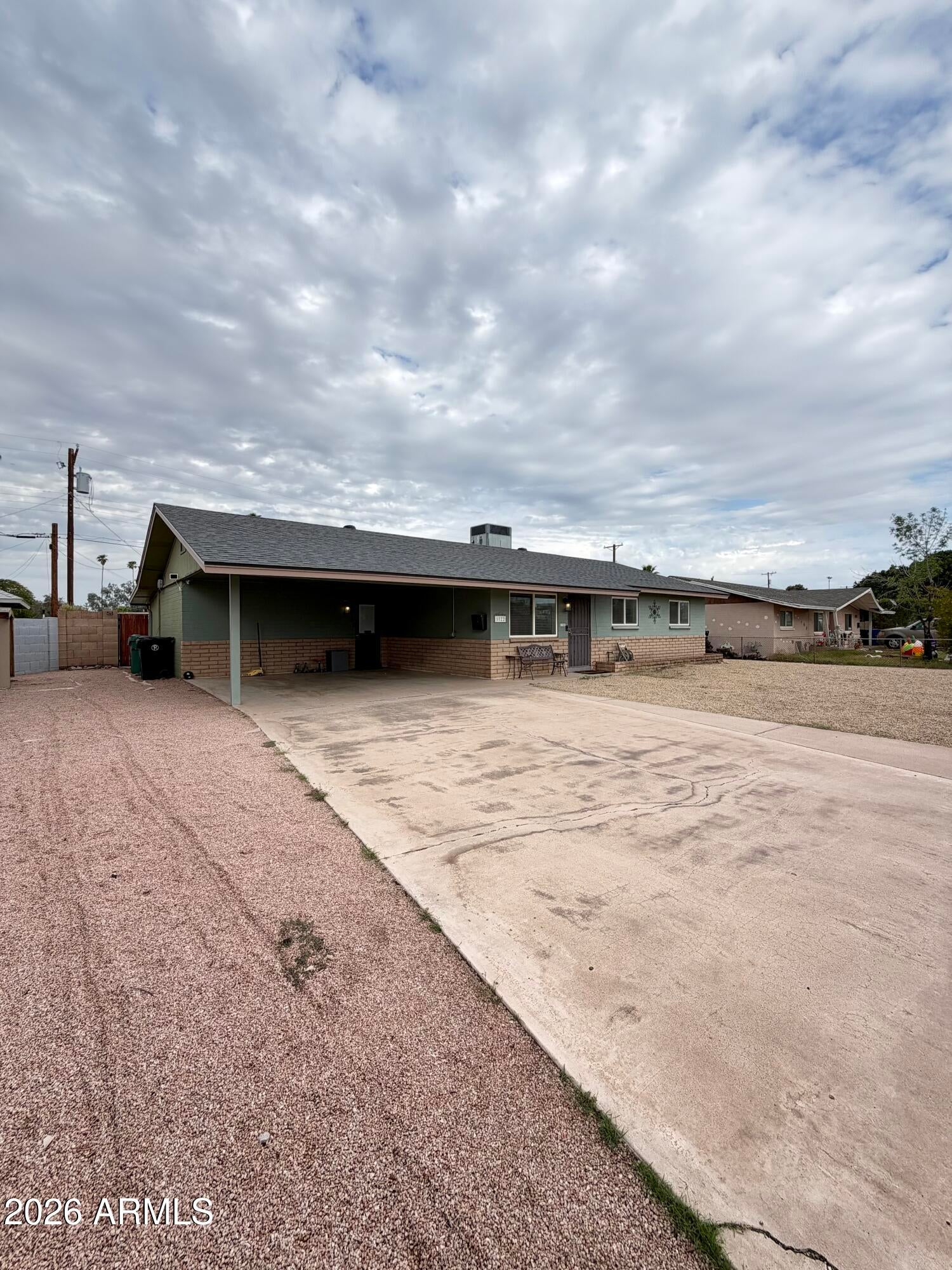 1022 E MILLETT Avenue