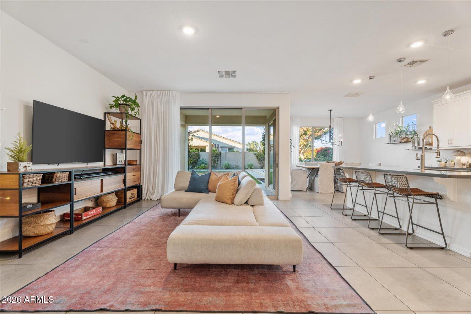 19934 W GLENROSA Avenue